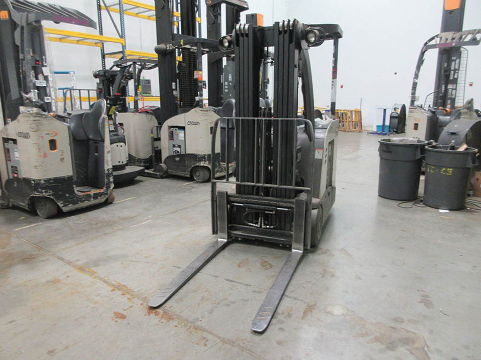 2013 CROWN STAND-UP FORKLIFT, 4,000 LB. CAP., MODEL: RC5540-40, 36V., 270'' MAX. LOAD HEIGHT, 48'' - Image 2 of 6