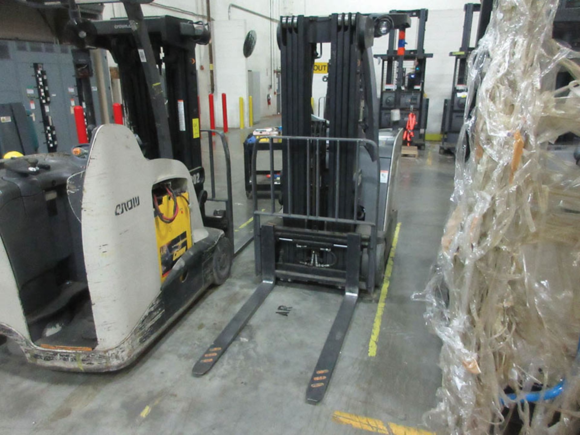 2014 CROWN STAND-UP FORKLIFT, 4,000 LB. CAP., MODEL: RC5540-40, 36V., 270'' MAX. LOAD HEIGHT, 48''