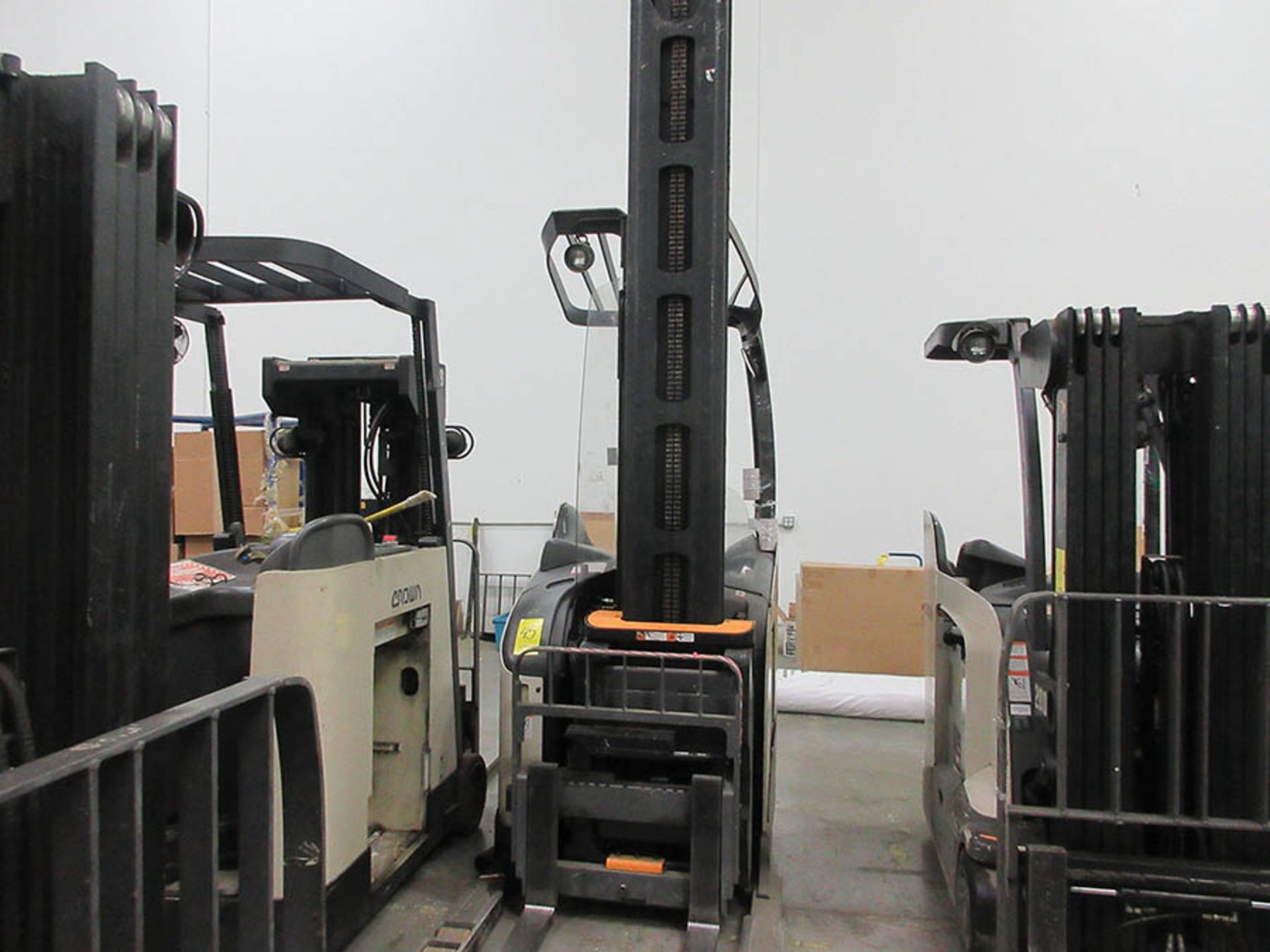 2015 CROWN MONOLIFT MAST REACH TRUCK, 4,500 LB. CAP., MODEL: RM6025-45, 36V., HIGH VISIBILITY - Image 2 of 6