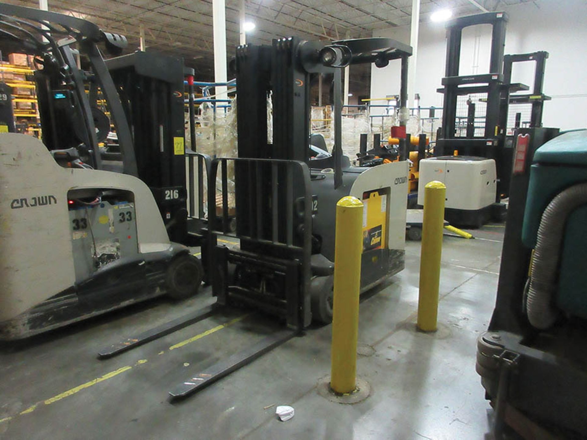 2010 CROWN STAND-UP FORKLIFT, 4,000 LB. CAP., MODEL: RC5540-40, 36V., 240'' MAX. LOAD HEIGHT, 48''