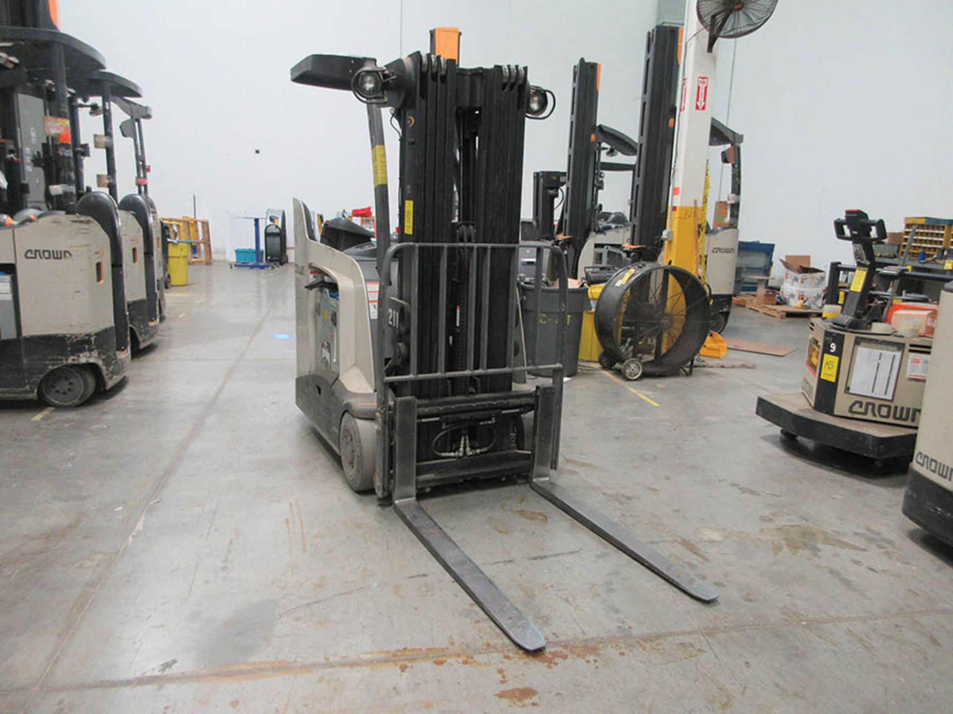 2013 CROWN STAND-UP FORKLIFT, 4,000 LB. CAP., MODEL: RC5540-40, 36V., 270'' MAX. LOAD HEIGHT, 48''