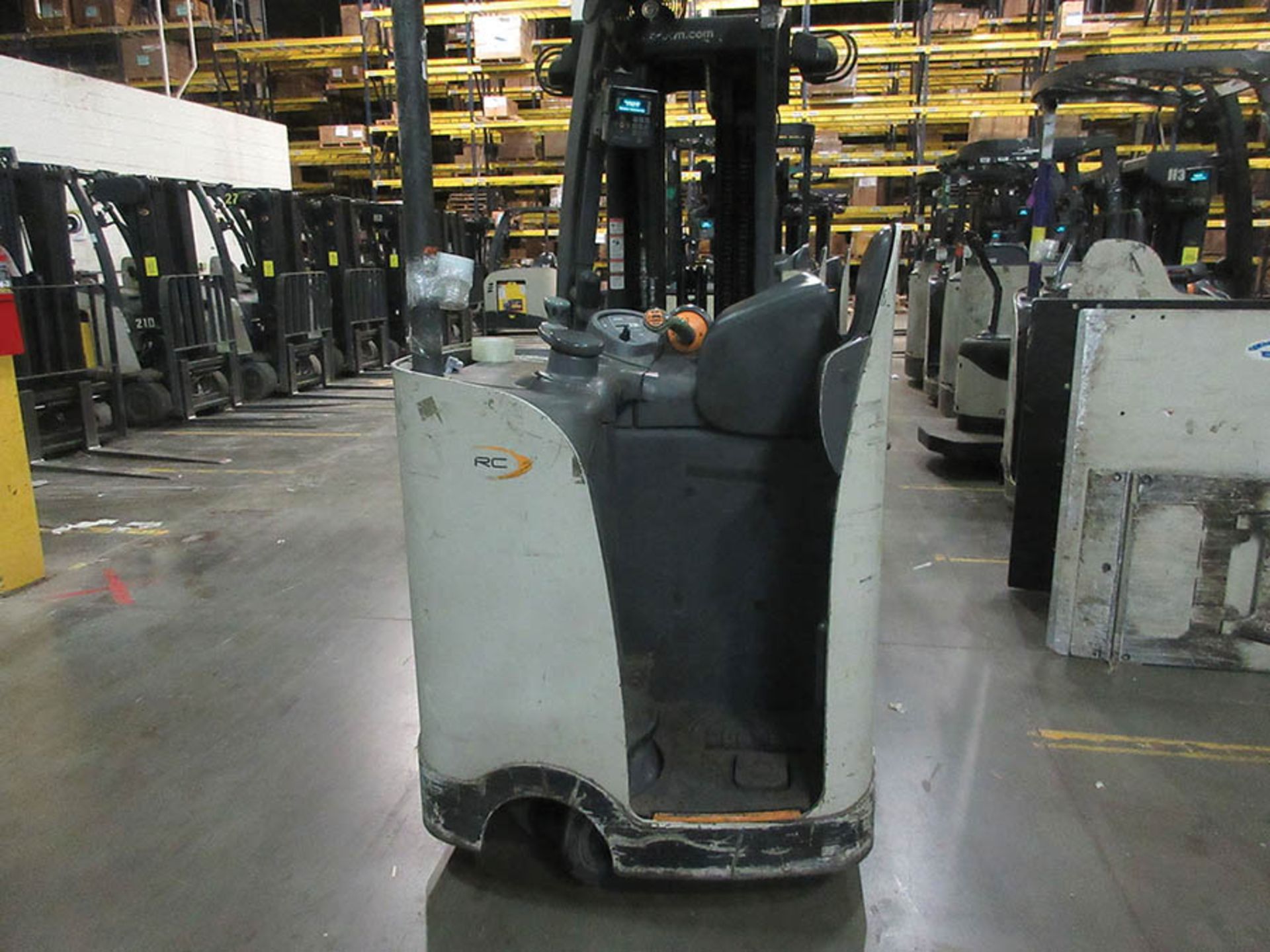 2013 CROWN STAND-UP FORKLIFT, 4,000 LB. CAP., MODEL: RC5540-40, 36V., 270'' MAX. LOAD HEIGHT, 48'' - Image 5 of 6