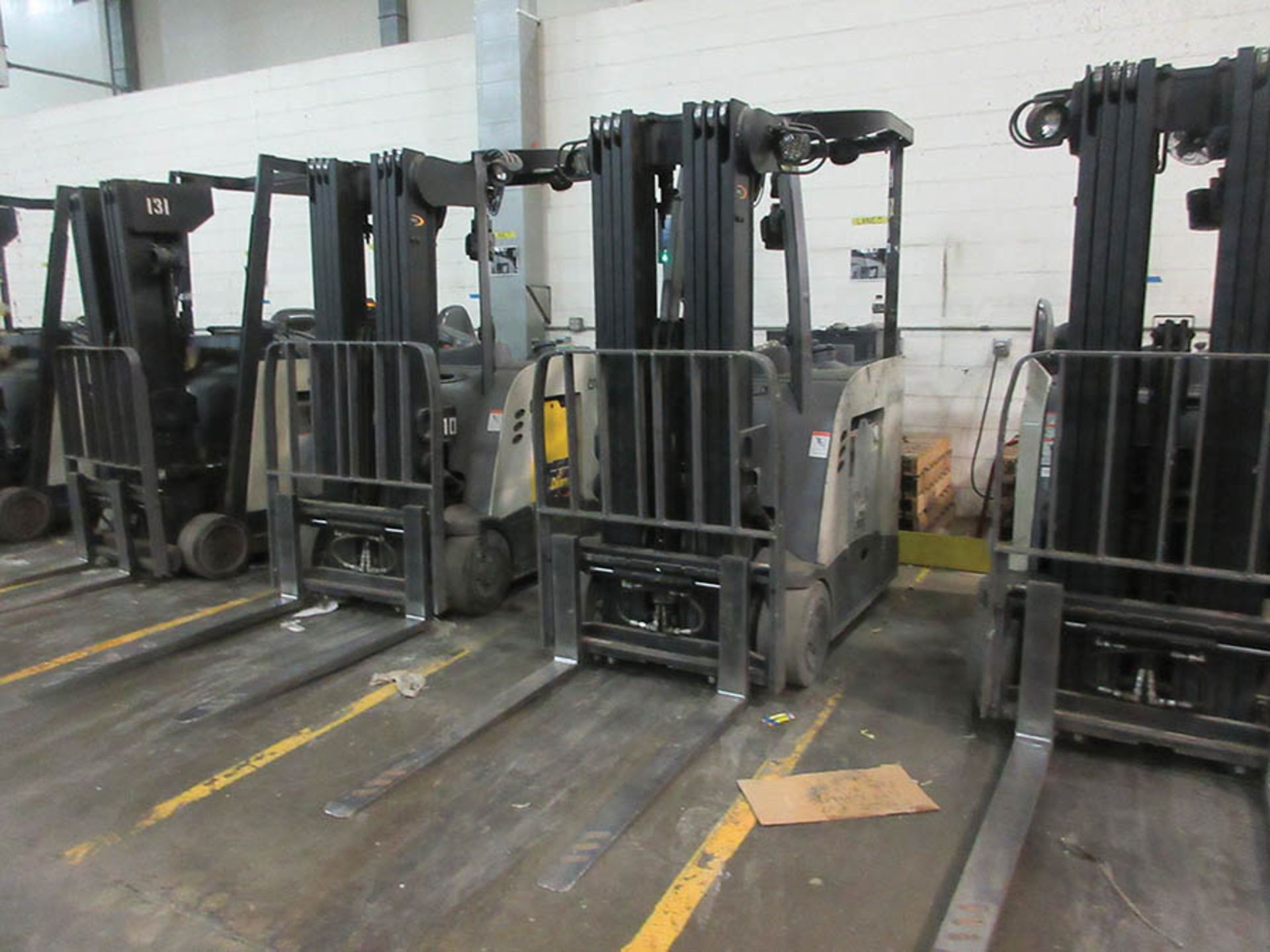 2014 CROWN STAND-UP FORKLIFT, 4,000 LB. CAP., MODEL: RC5540-40, 36V., 270'' MAX. LOAD HEIGHT, 48'' - Image 2 of 6