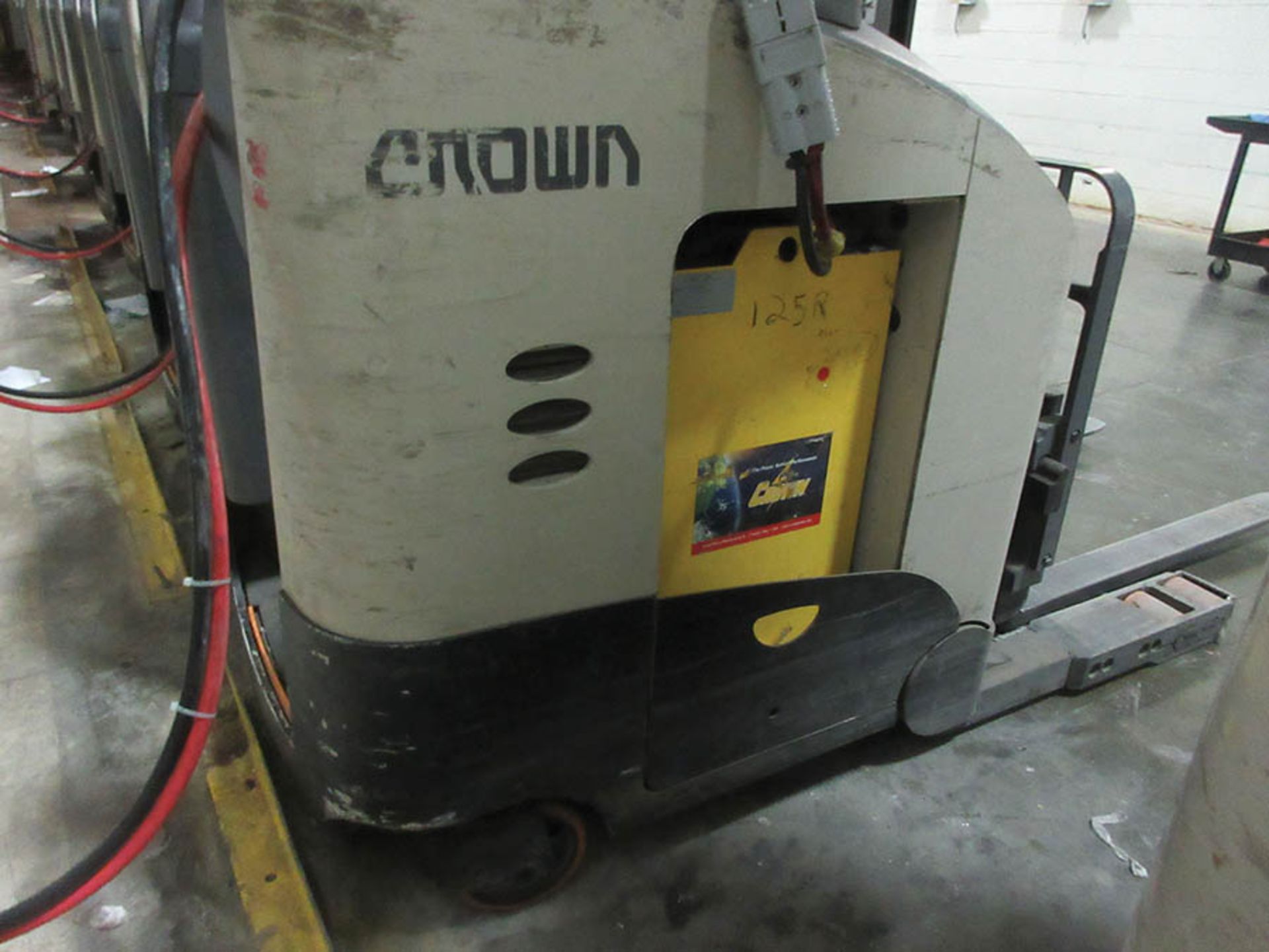 2015 CROWN MONOLIFT MAST REACH TRUCK, 4,500 LB. CAP., MODEL: RM6025-45, 36V., HIGH VISIBILITY - Image 5 of 6