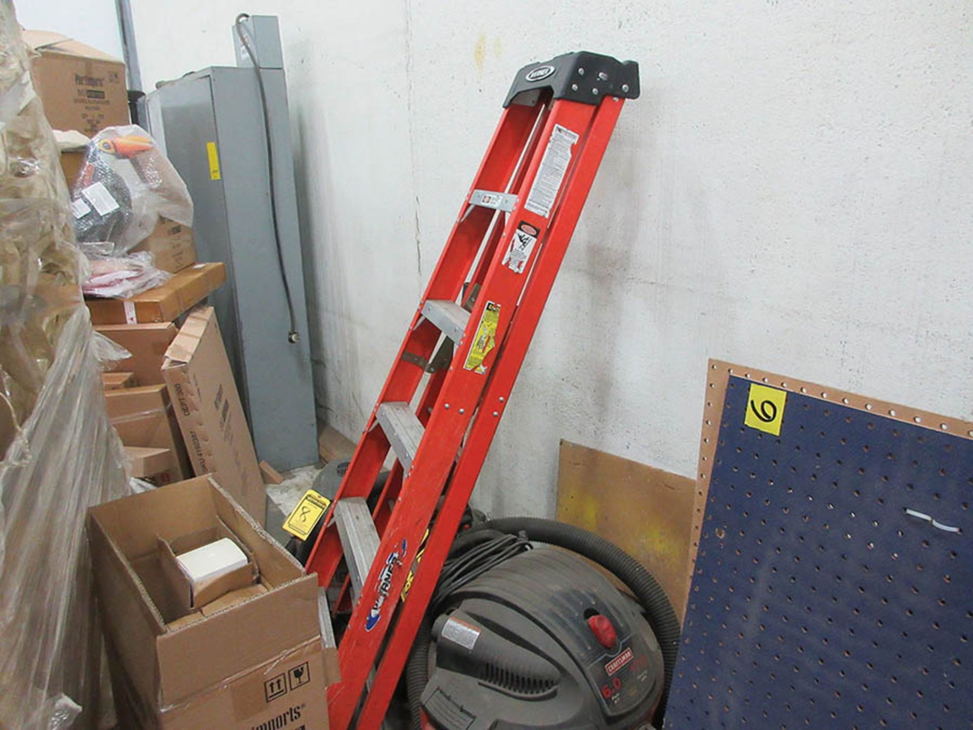 (2) WERNER FIBERGLASS STEP LADDERS, 4' AND 6' - Image 2 of 2