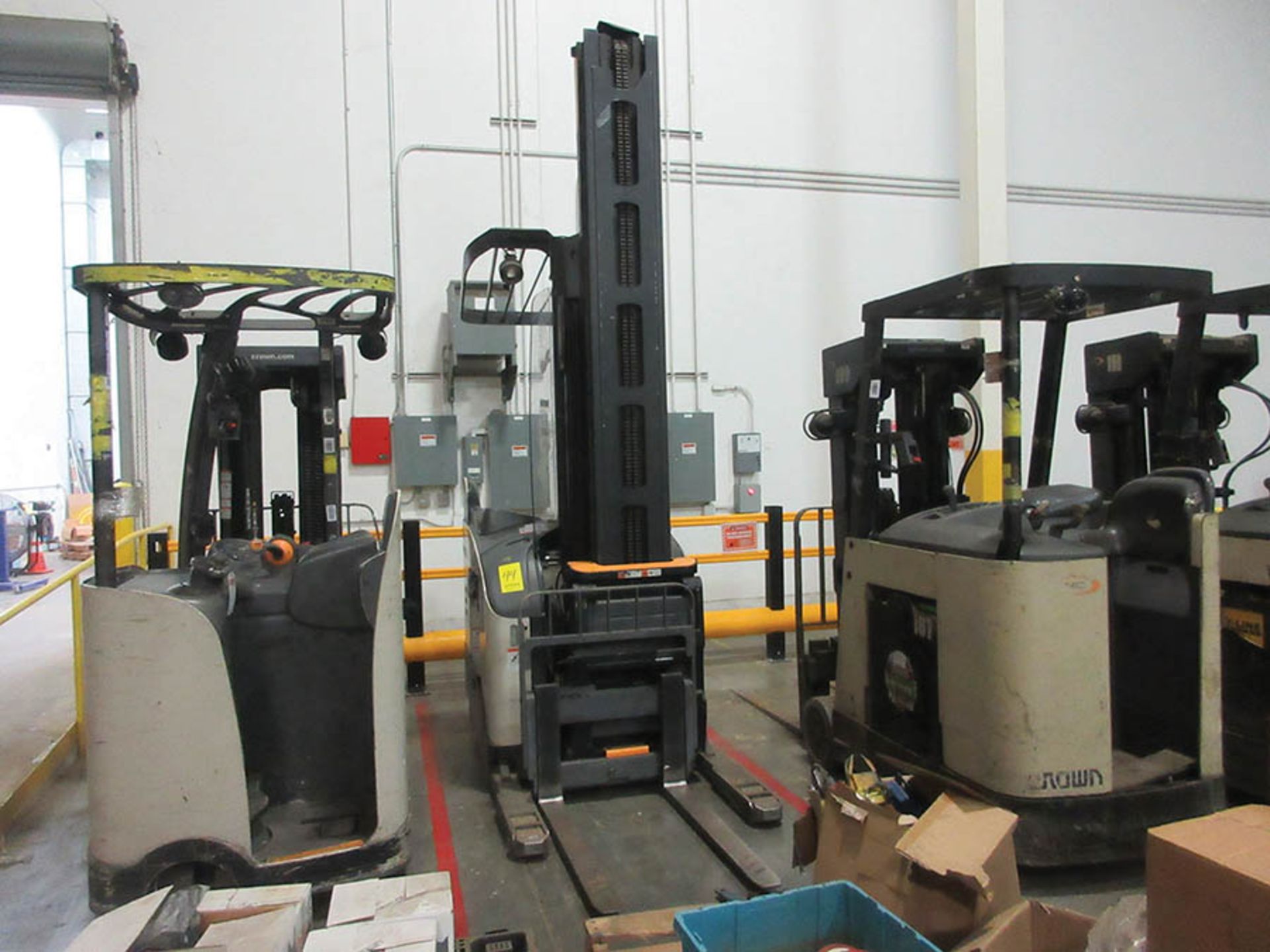 2015 CROWN MONOLIFT MAST REACH TRUCK, 4,500 LB. CAP., MODEL: RM6025-45, 36V., HIGH VISIBILITY