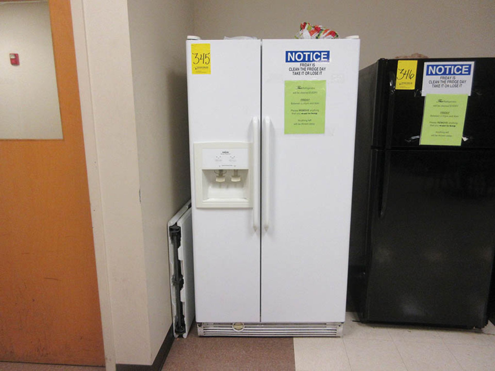 WHIRLPOOL REFRIGERATOR WITH ICE/WATER DISPENSER