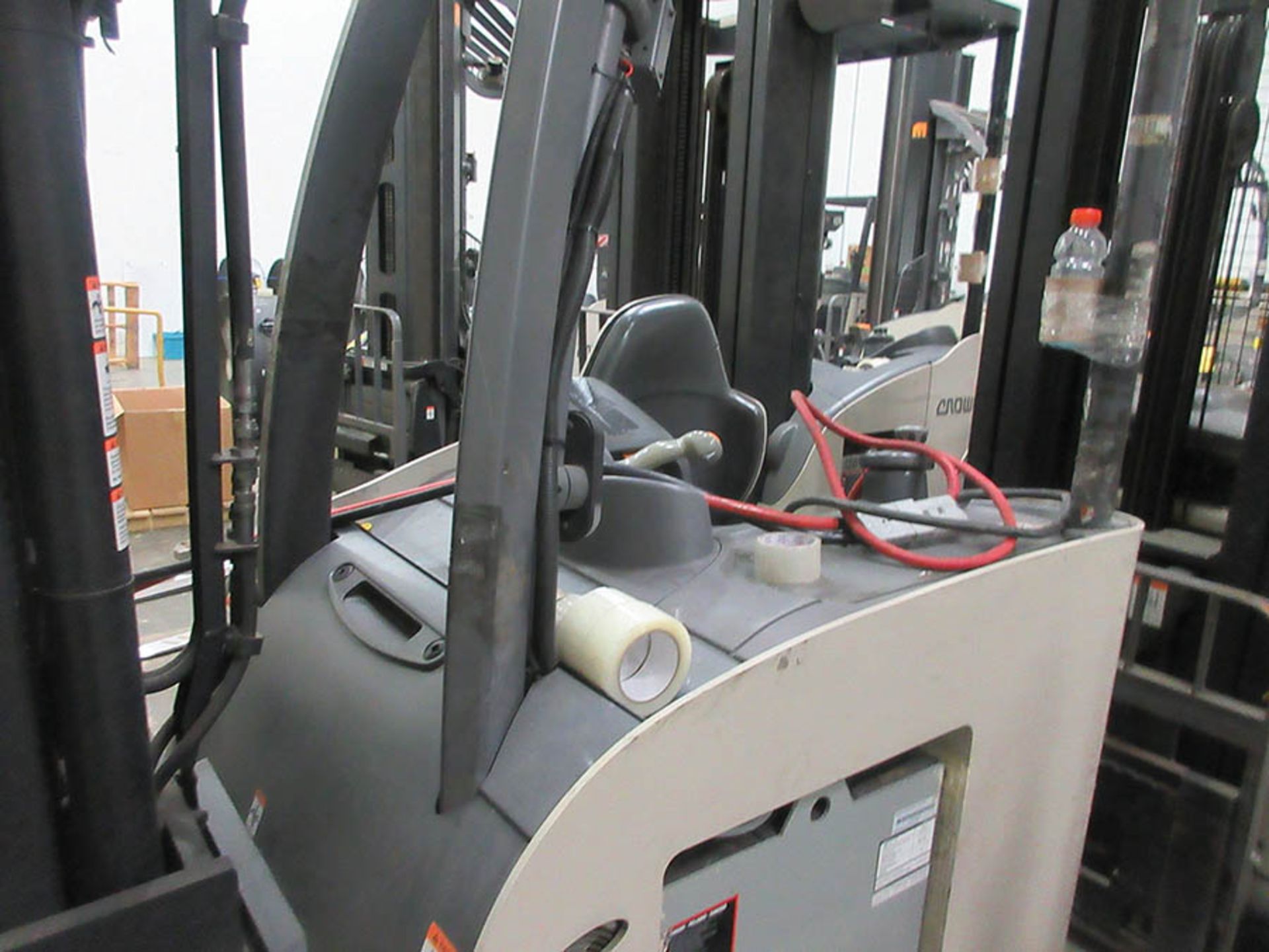 2014 CROWN STAND-UP FORKLIFT, 4,000 LB. CAP., MODEL: RC5540-40, 36V., 270'' MAX. LOAD HEIGHT, 48'' - Image 3 of 6