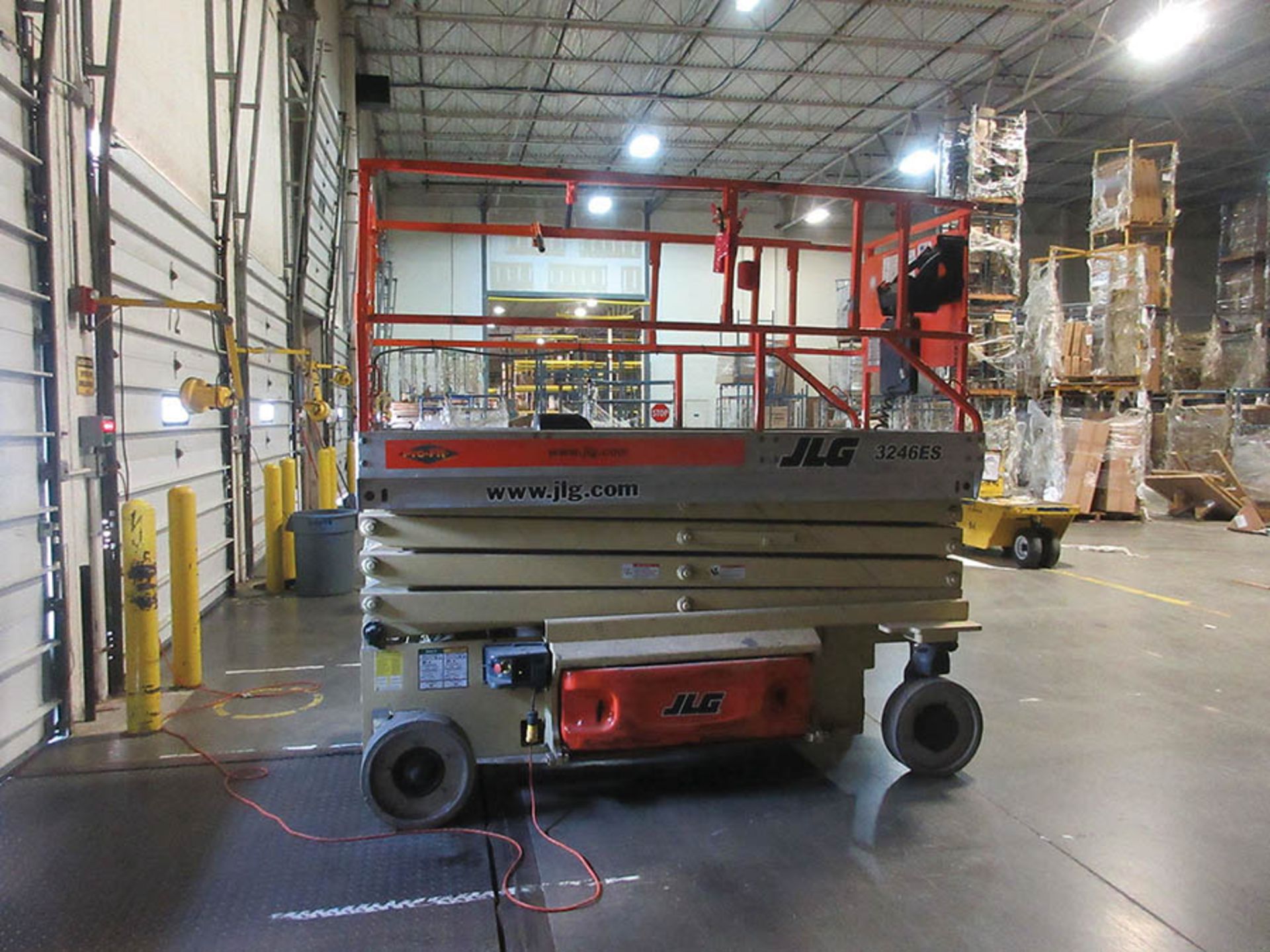 2004 JLG 24V. SCISSOR LIFT, MODEL: 3246-ES, 31.75 FT. MAX. PLATFORM HT., 700 LB. WORKLOAD, S/N - Image 2 of 4