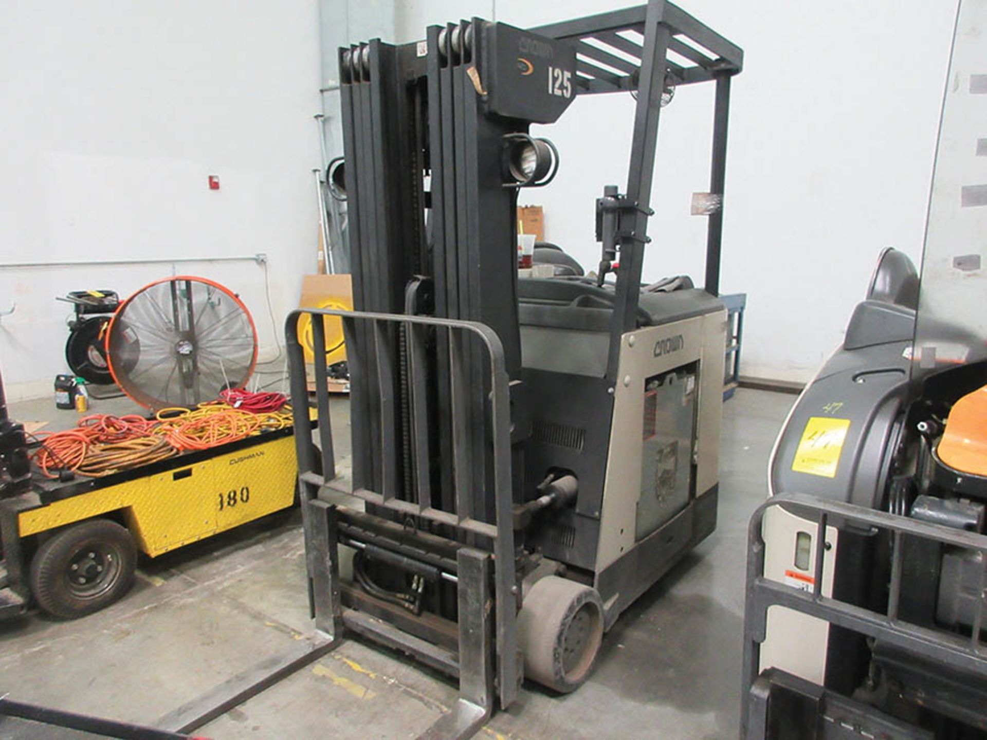 2002 CROWN STAND-UP FORKLIFT, 3,250 LB. CAP., MODEL: RC3020-40, 36V., 240'' MAX. LOAD HEIGHT, 48'' - Image 2 of 6