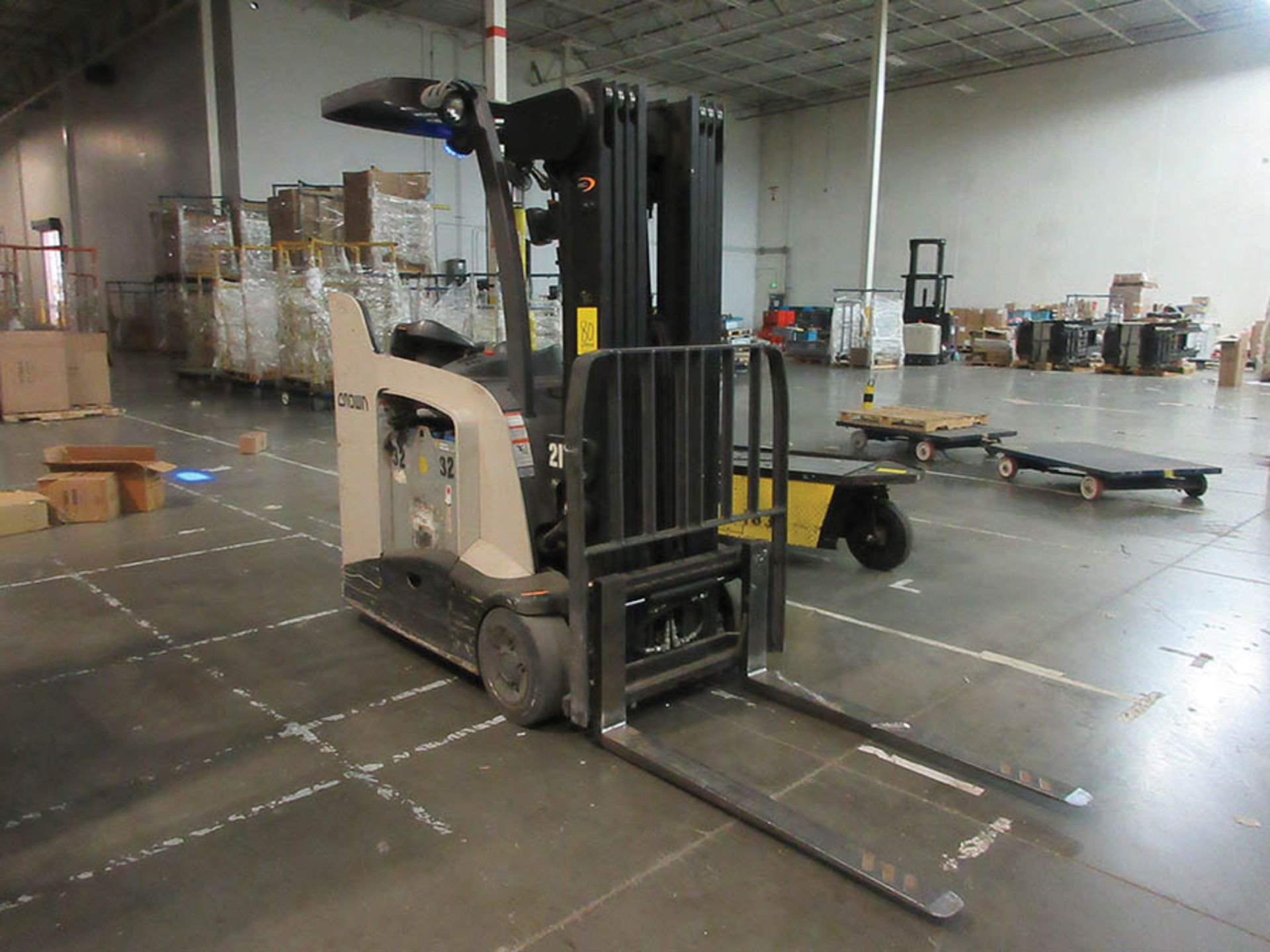 2014 CROWN STAND-UP FORKLIFT, 4,000 LB. CAP., MODEL: RC5540-40, 36V., 270'' MAX. LOAD HEIGHT, 48''