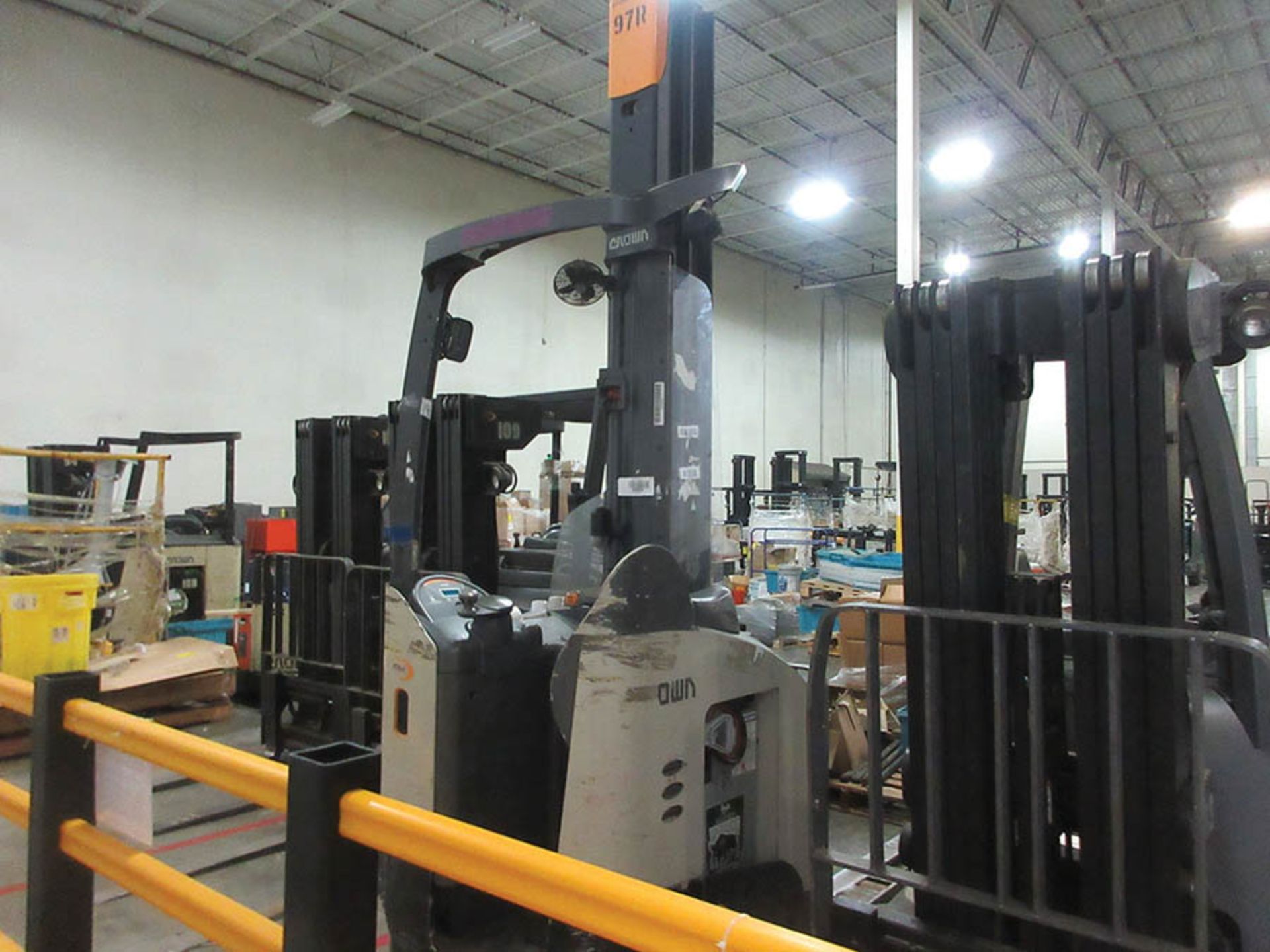 2015 CROWN MONOLIFT MAST REACH TRUCK, 4,500 LB. CAP., MODEL: RM6025-45, 36V., HIGH VISIBILITY - Image 3 of 7