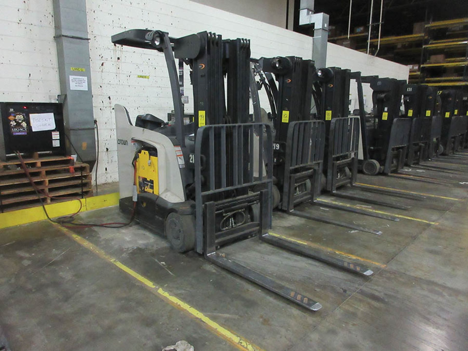 2014 CROWN STAND-UP FORKLIFT, 4,000 LB. CAP., MODEL: RC5540-40, 36V., 270'' MAX. LOAD HEIGHT, 48''