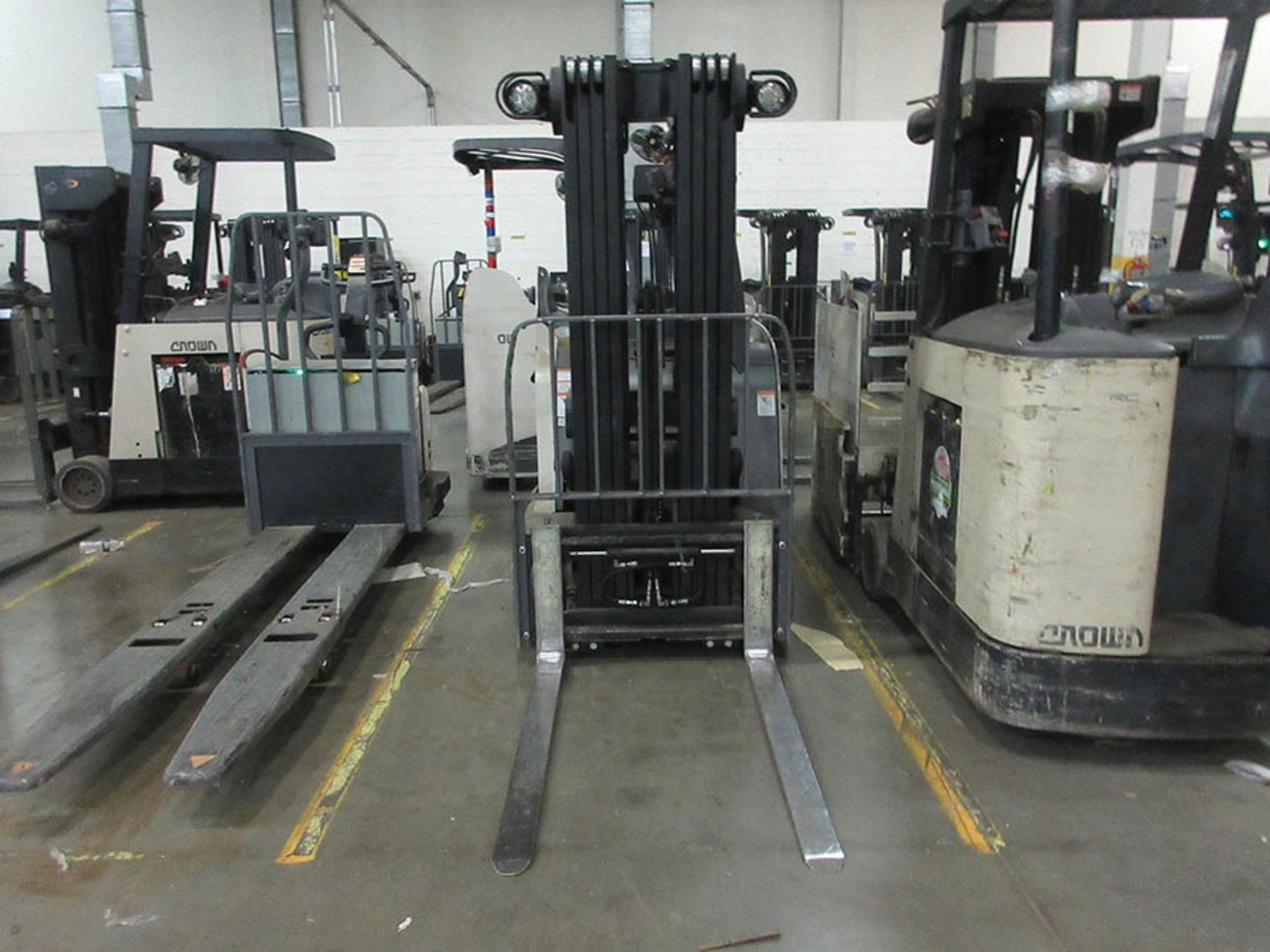 2014 CROWN STAND-UP FORKLIFT, 4,000 LB. CAP., MODEL: RC5540-40, 36V., 270'' MAX. LOAD HEIGHT, 48''