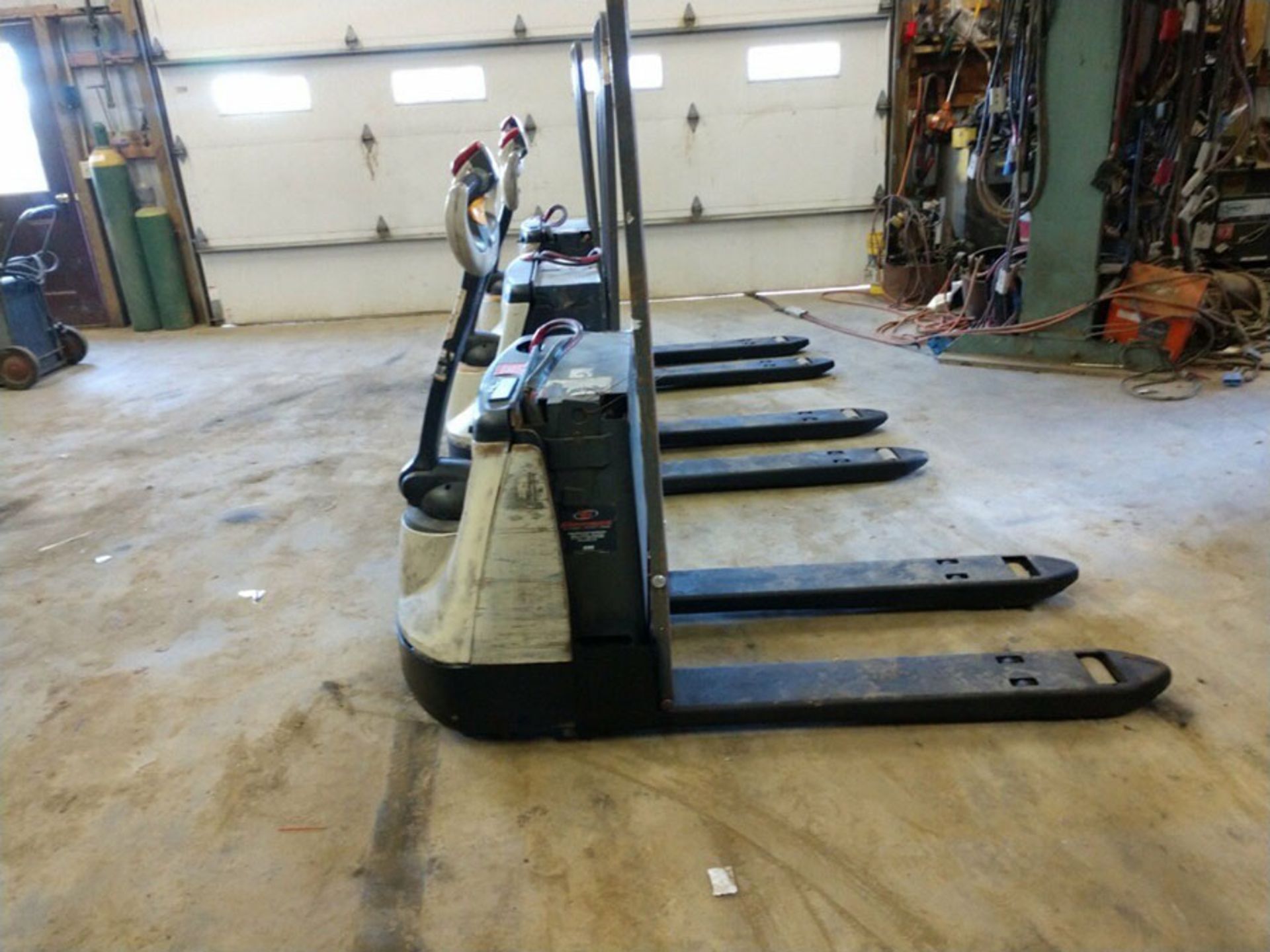 CROWN WP2345-45 ELECTRIC WALKIE PALLET JACK, 4,500 CAP., S/N 5A375973 - Image 3 of 6