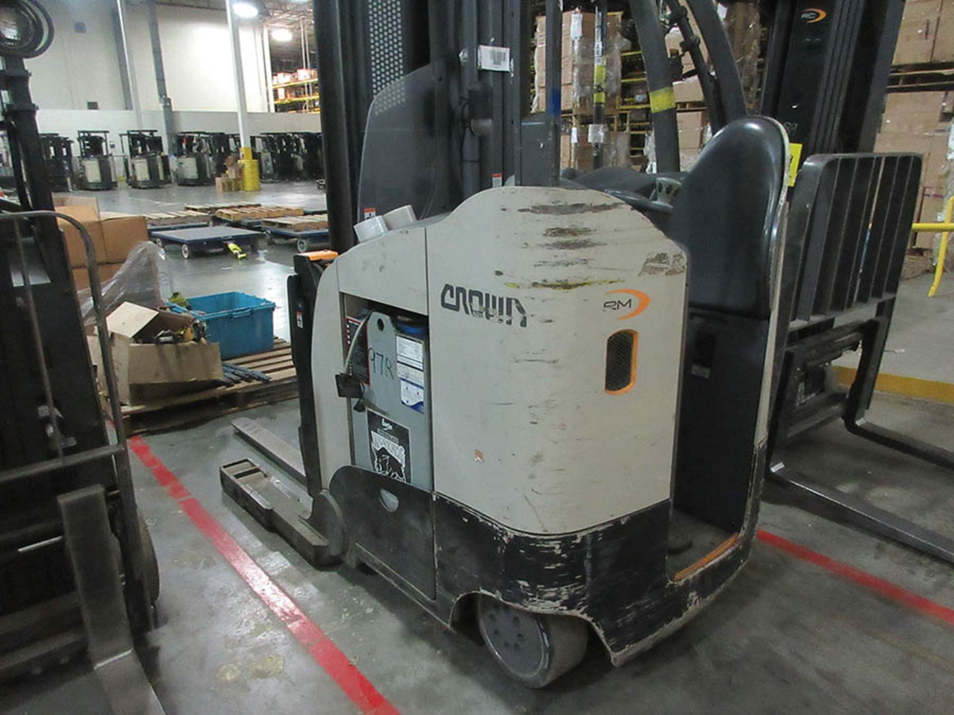 2015 CROWN MONOLIFT MAST REACH TRUCK, 4,500 LB. CAP., MODEL: RM6025-45, 36V., HIGH VISIBILITY - Image 6 of 7