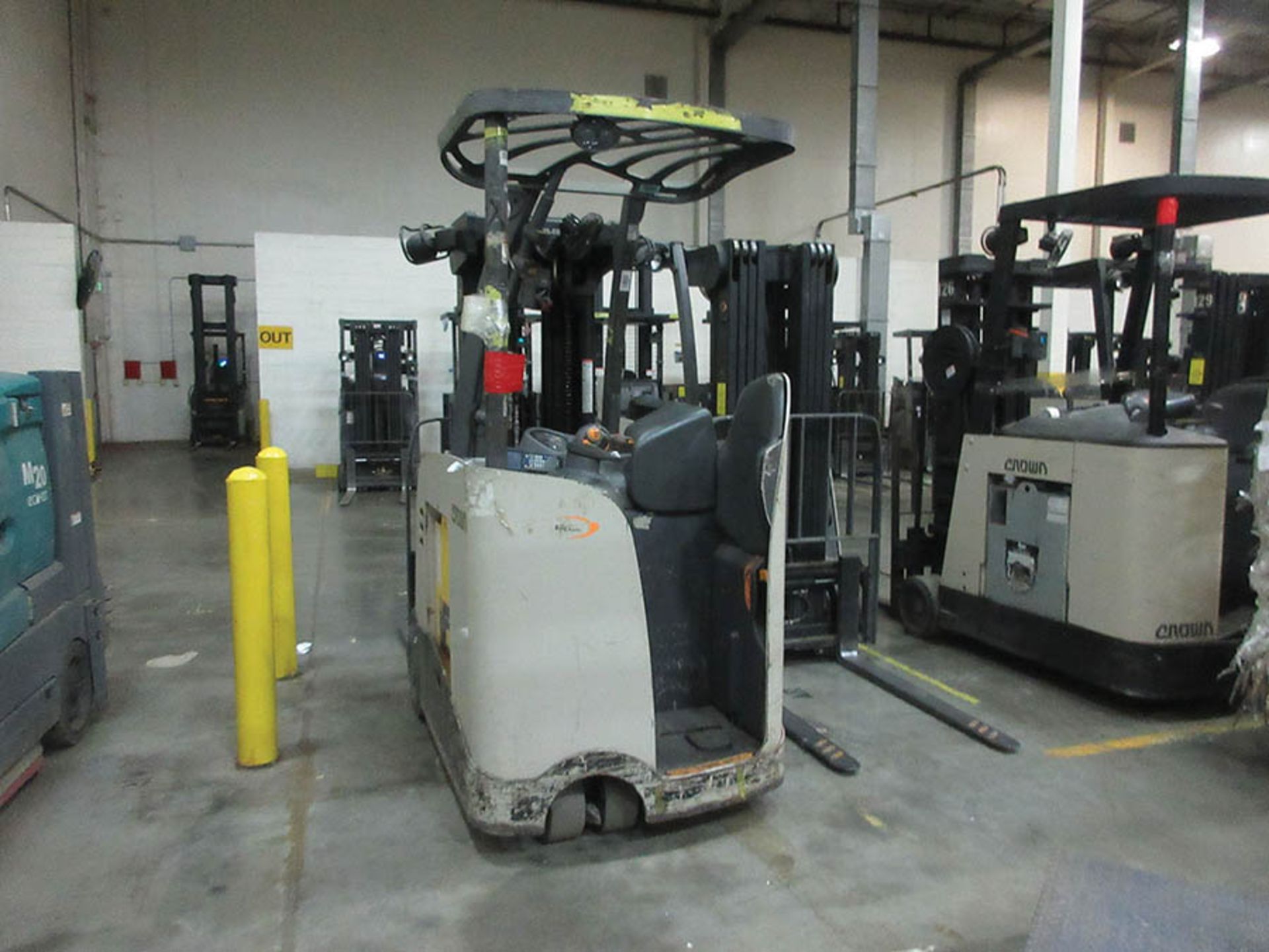 2010 CROWN STAND-UP FORKLIFT, 4,000 LB. CAP., MODEL: RC5540-40, 36V., 240'' MAX. LOAD HEIGHT, 48'' - Image 2 of 6