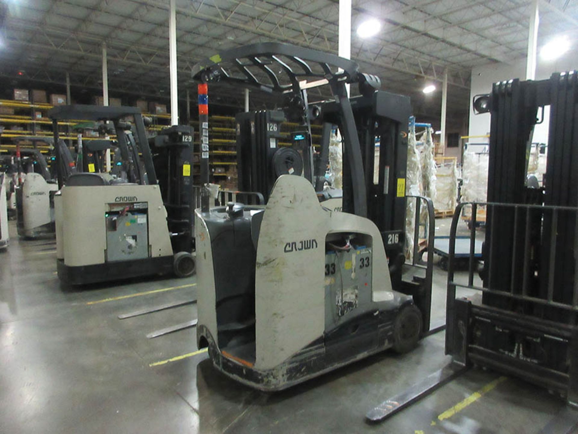 2014 CROWN STAND-UP FORKLIFT, 4,000 LB. CAP., MODEL: RC5540-40, 36V., 270'' MAX. LOAD HEIGHT, 48'' - Image 3 of 5