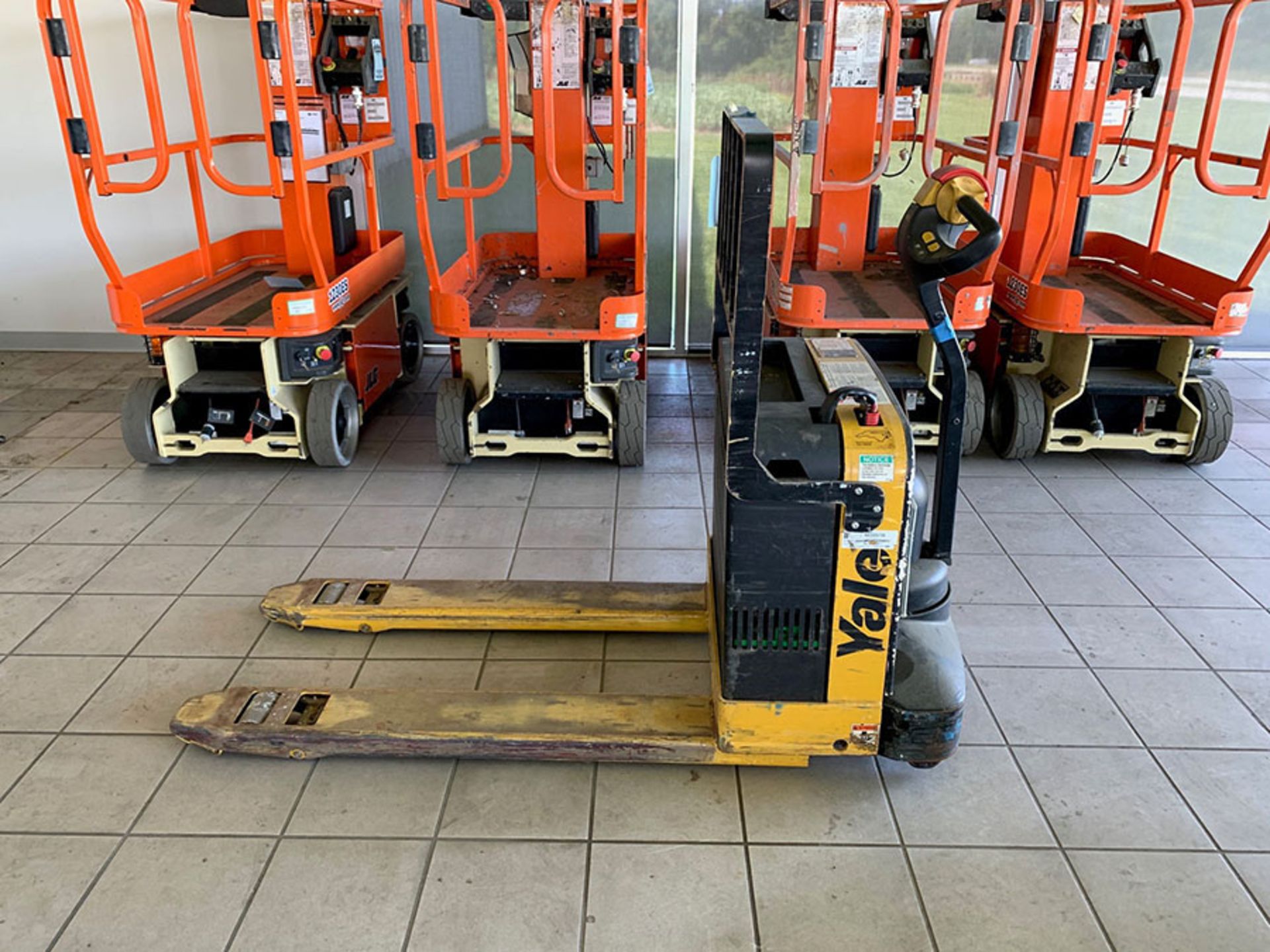 2011 YALE 4,000-LB. CAPACITY ELECTRIC PALLET JACK, MODEL: MPB040, S/N: B827N46603J, 24-VOLT, TRUCK