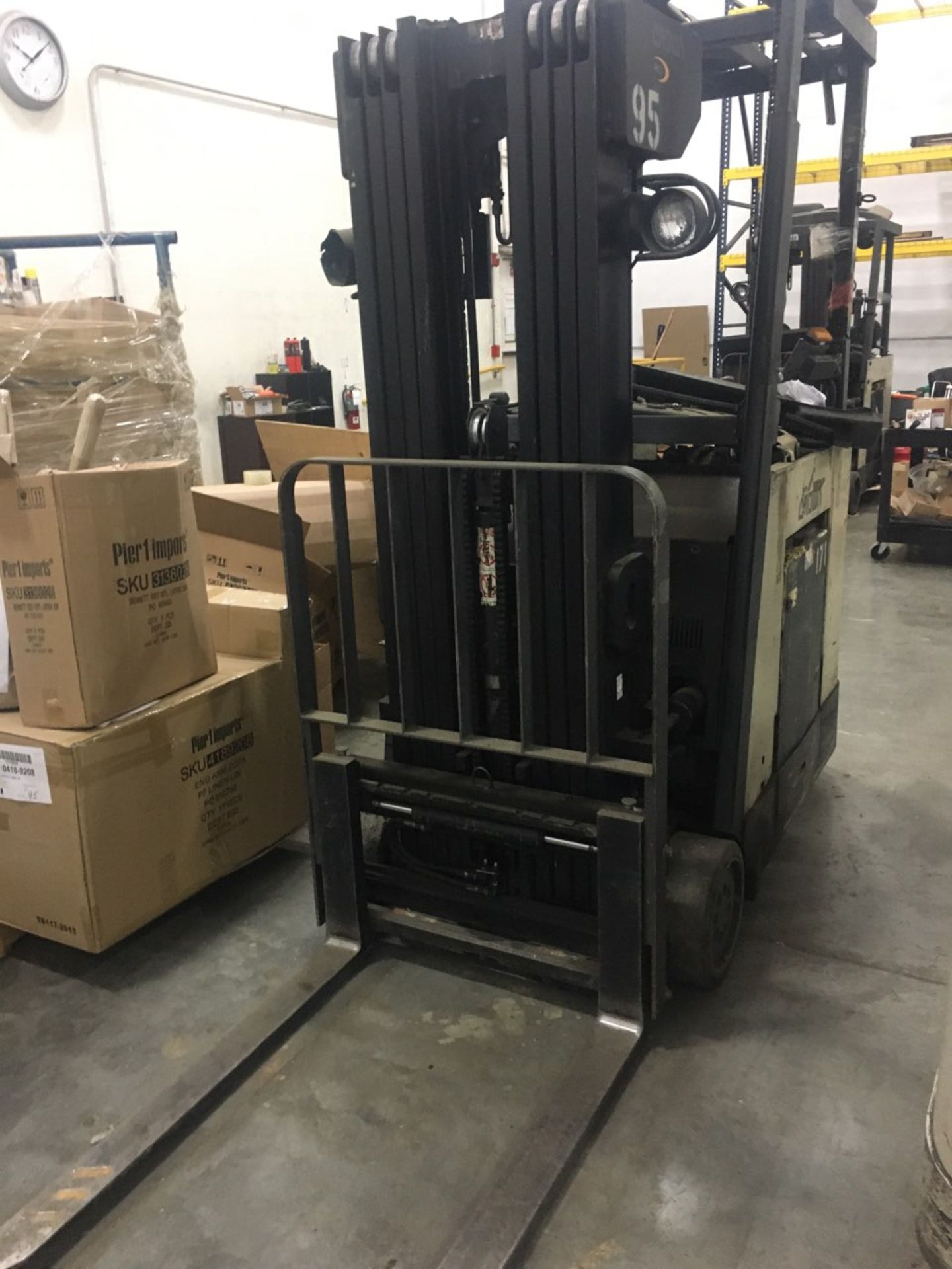 2000 CROWN STAND-UP FORKLIFT, 4,000 LB. CAP., MODEL: RC3020-40, 36V., S/N 1A235019, #95, (LISTED - Image 3 of 3