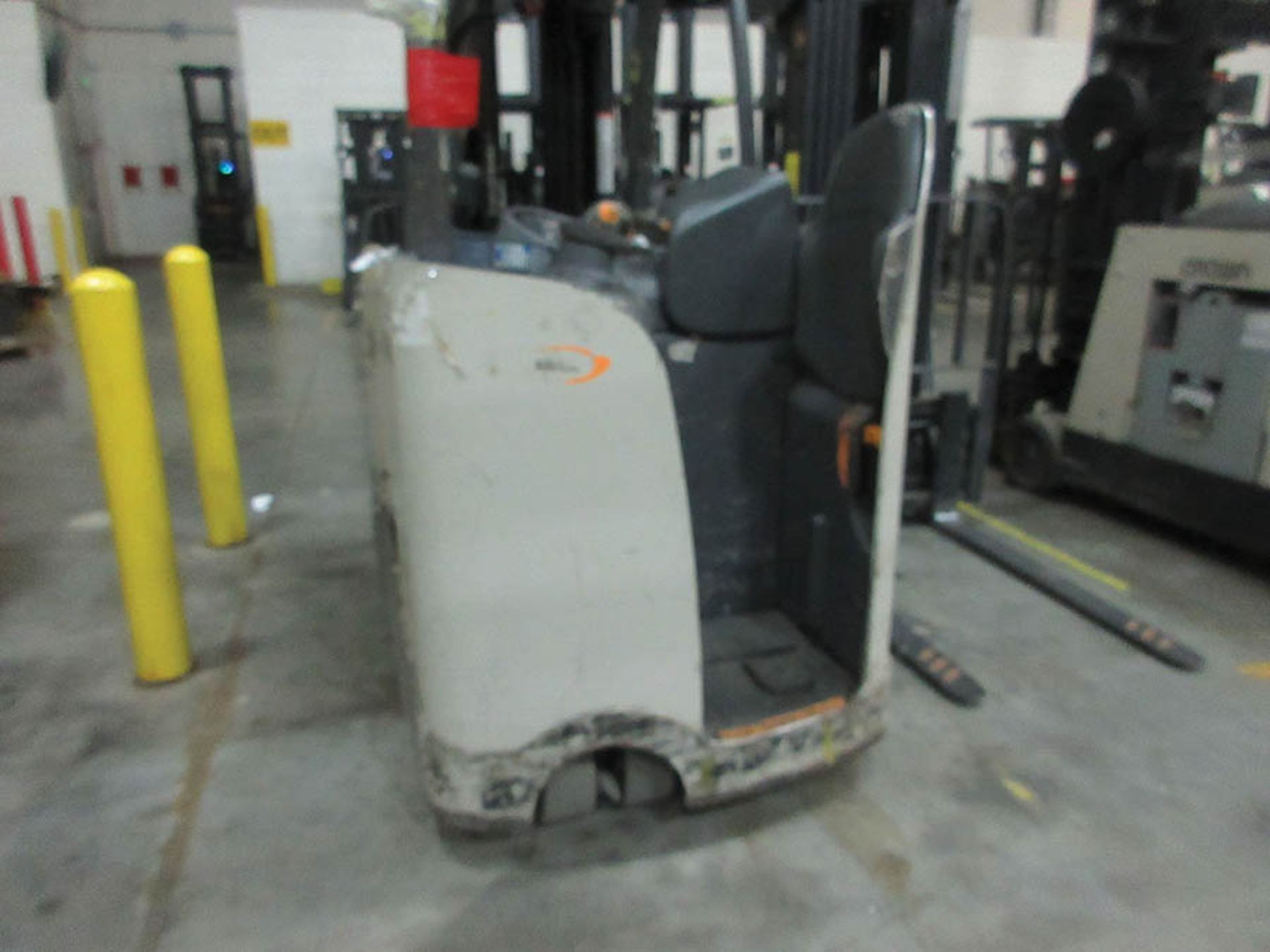 2010 CROWN STAND-UP FORKLIFT, 4,000 LB. CAP., MODEL: RC5540-40, 36V., 240'' MAX. LOAD HEIGHT, 48'' - Image 5 of 6