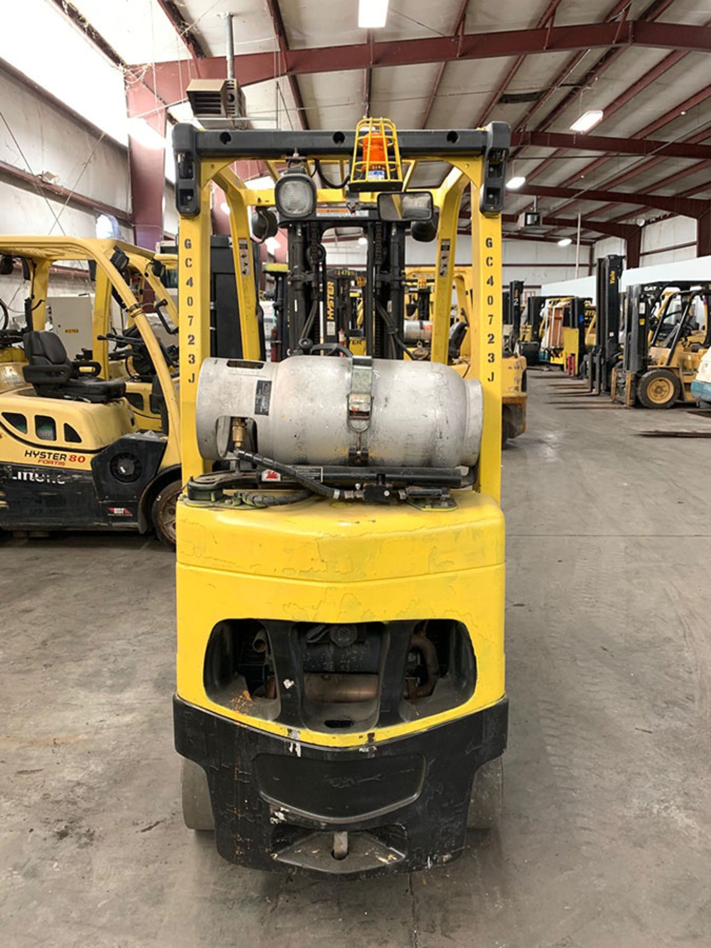 2011 HYSTER 4,000-LB. CAPACITY FORKLIFT, MODEL: S40FTS, S/N: E010V03723J, LPG, SOLID TIRES, 3- - Image 2 of 6