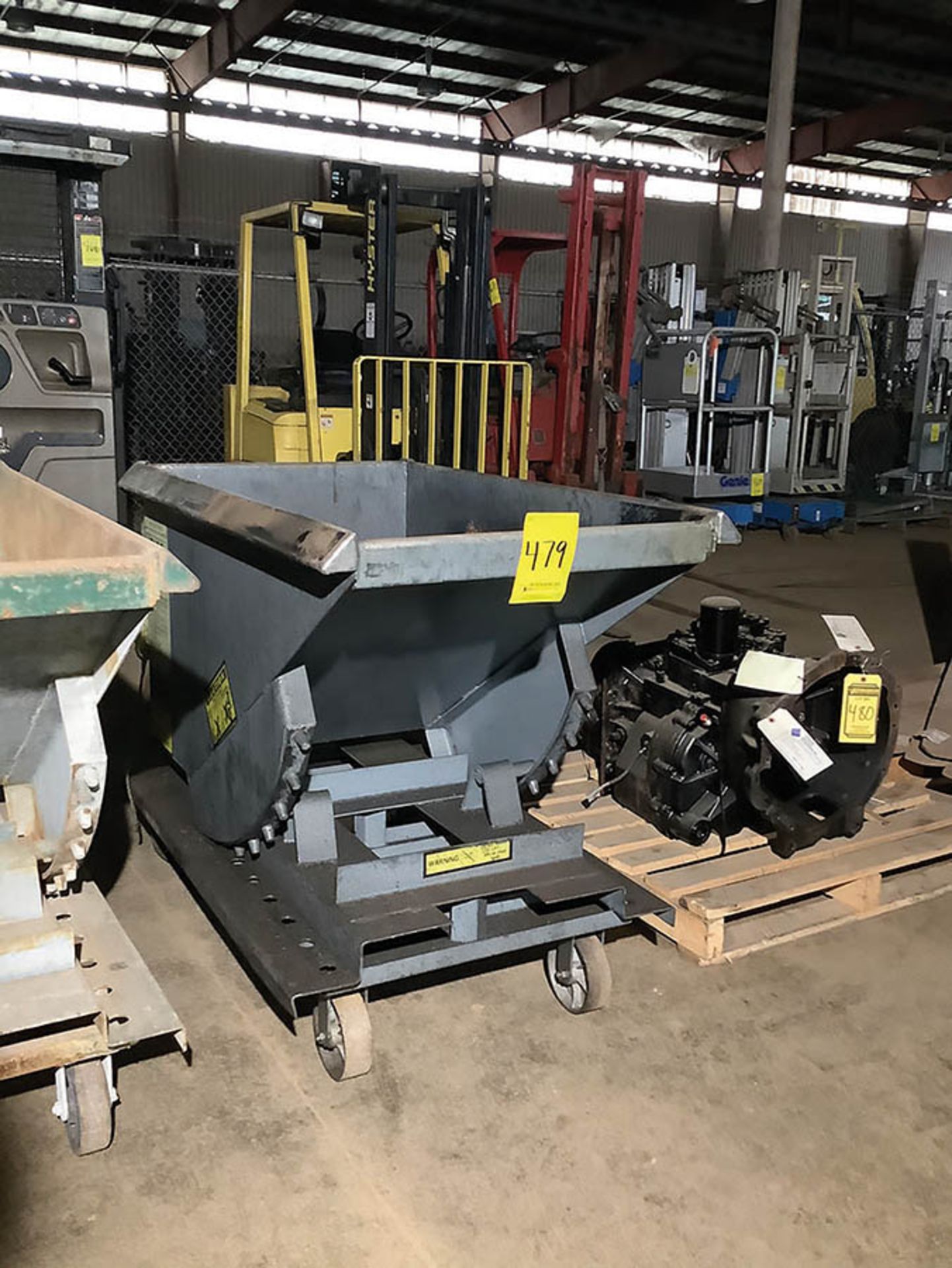 SELF-DUMPING SCRAP HOPPER