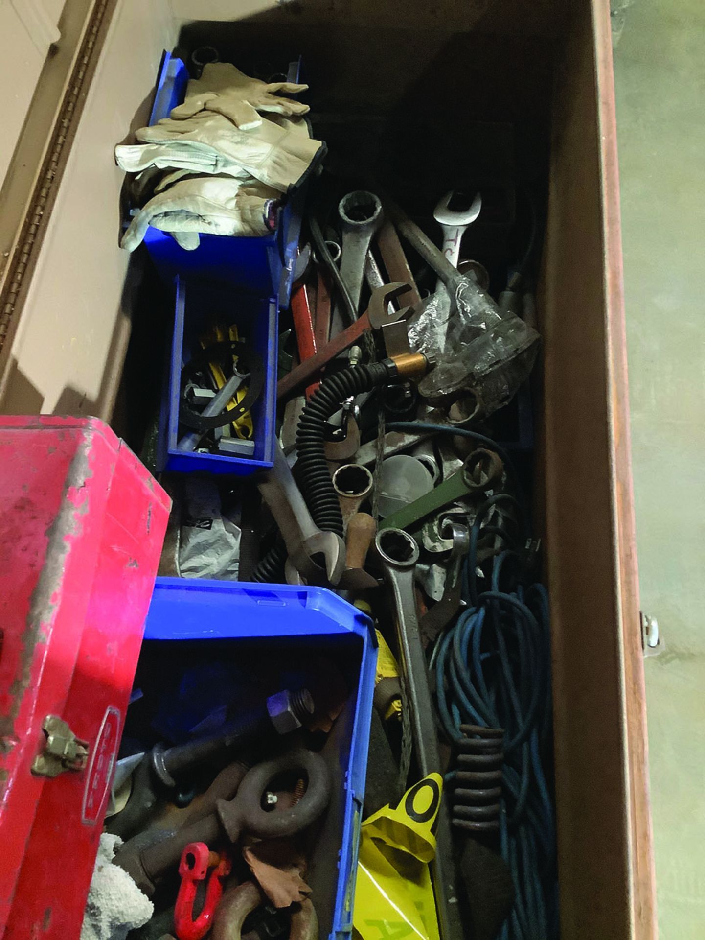 KNAACK GANG BOX W/ CONTENTS (WRENCHES, MISC HAND TOOLS, ETC) - Image 4 of 5
