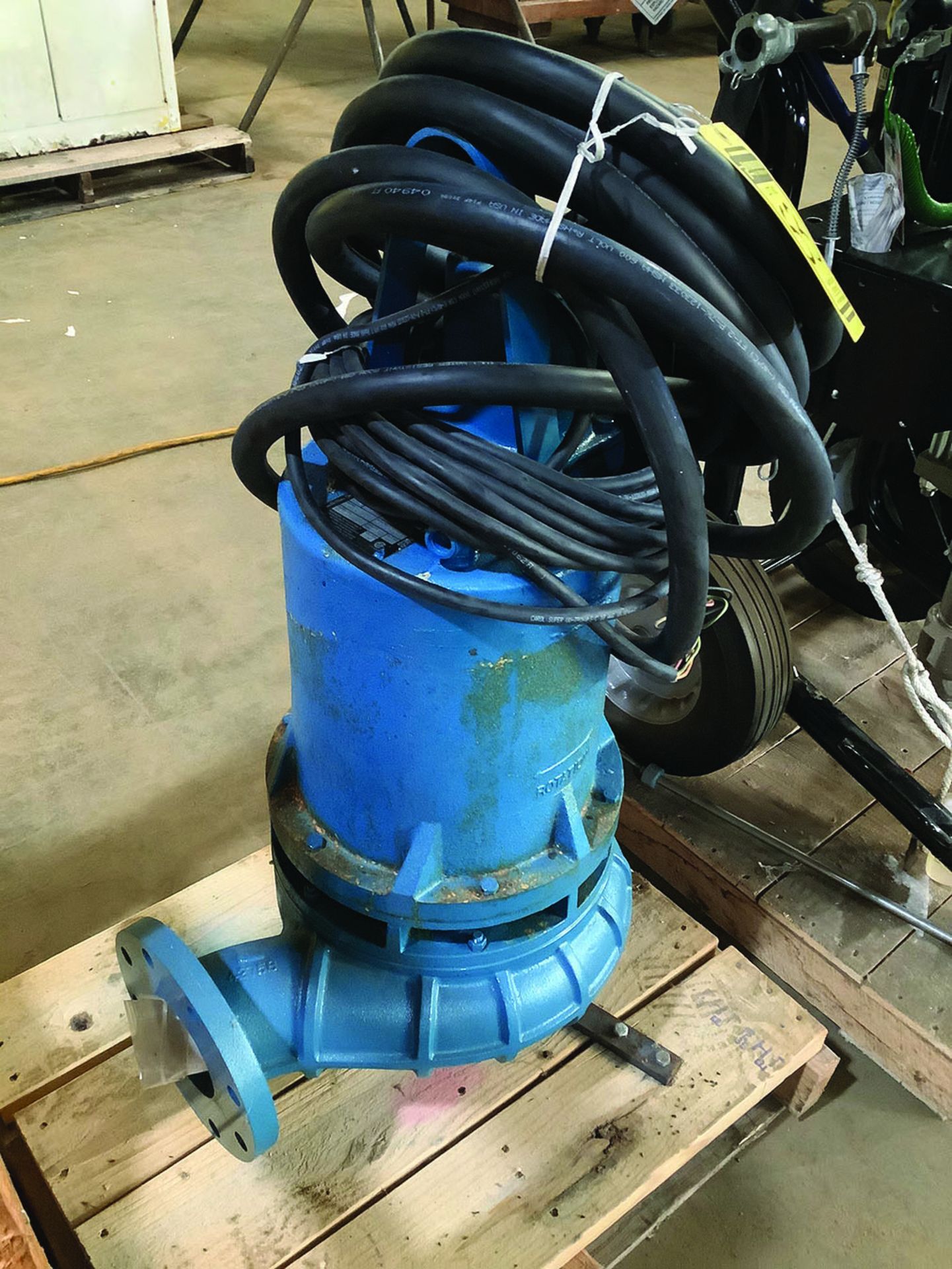 BARNES 15-HP SUBMERSIBLE PUMP, MODEL 4SE15044HL - Image 3 of 4