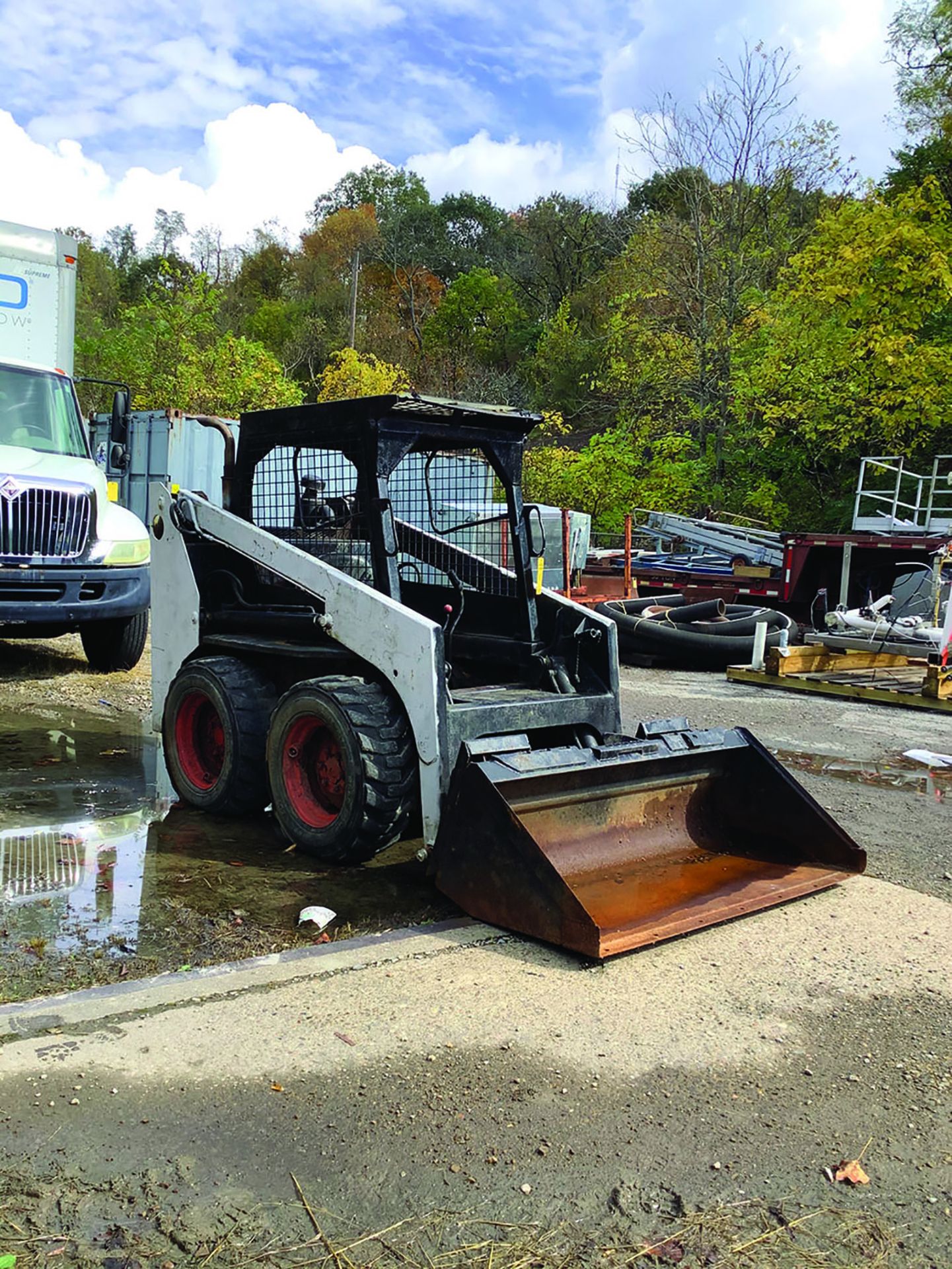 THOMAS 810T133 DIESEL SKID STEER W/ BUCKET - Image 3 of 4