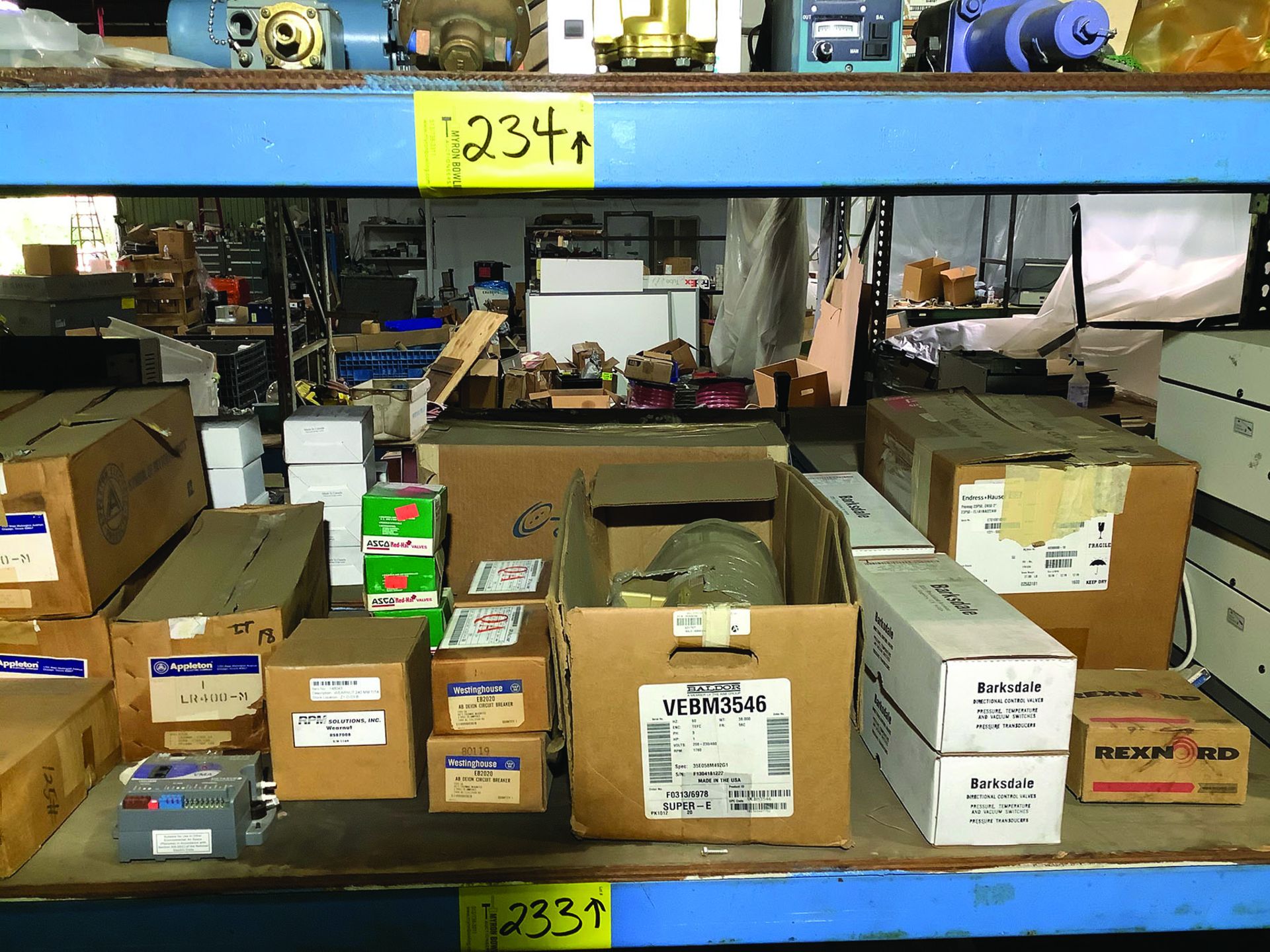 SHELF LOT OF MISC MRO, VALVES, PUMPS, ELECTRICAL, INSTRUMENTATION - Image 3 of 4