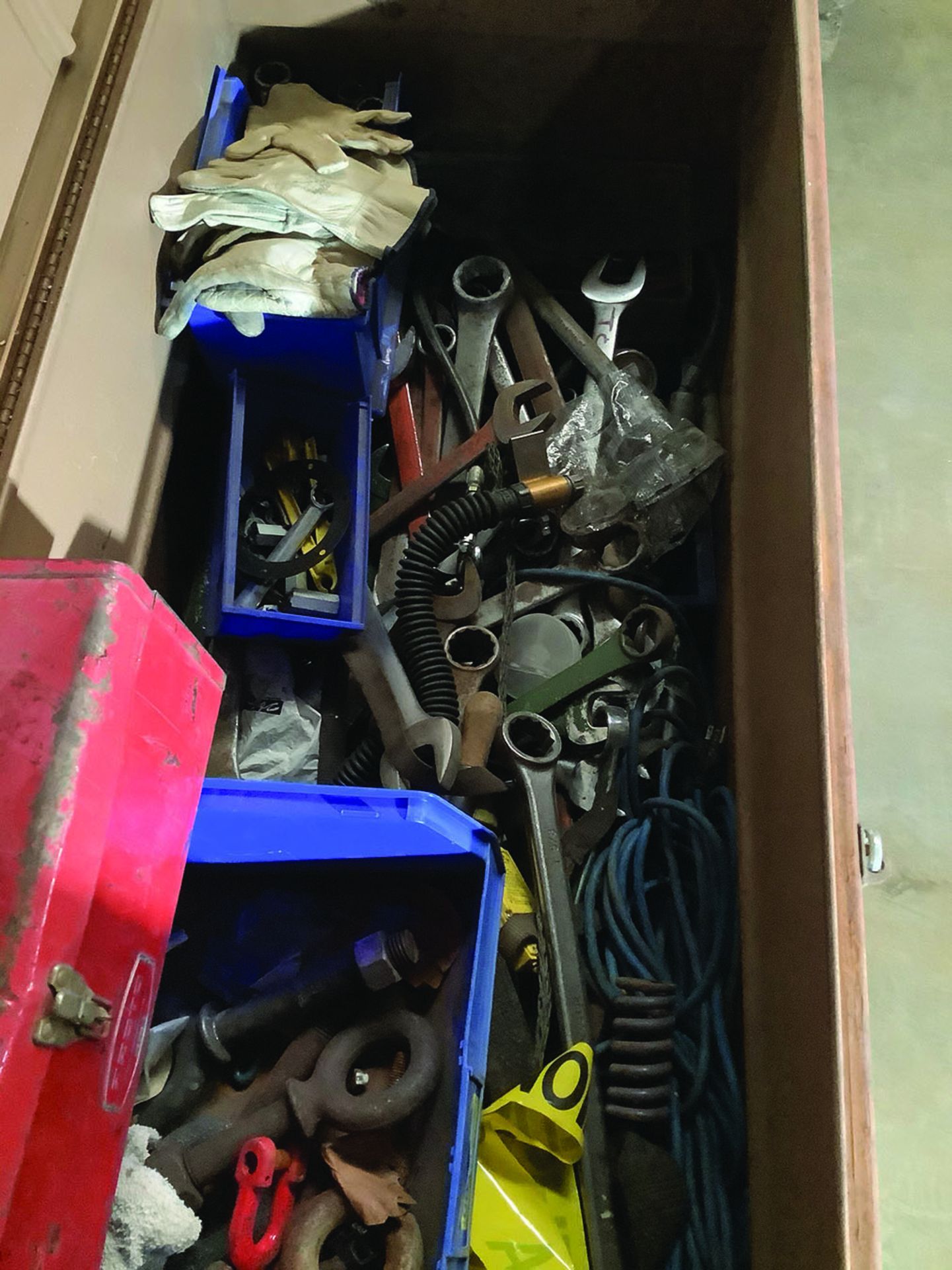 KNAACK GANG BOX W/ CONTENTS (WRENCHES, MISC HAND TOOLS, ETC) - Image 5 of 5