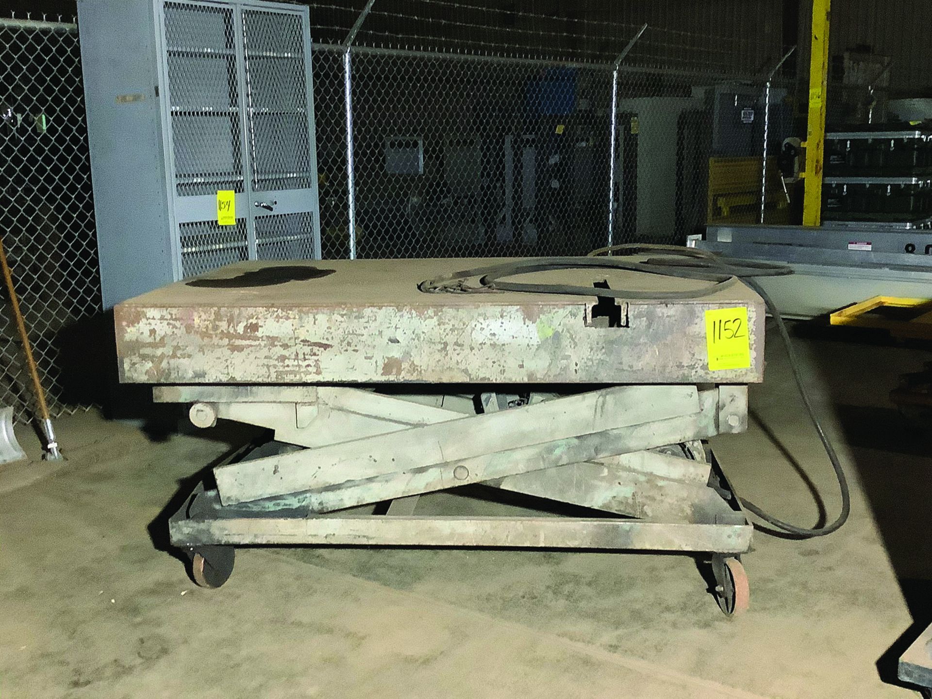 48''X66'' ELECTRIC ROLLING LIFTING TABLE 1HP 220 VOLTS - Image 2 of 2