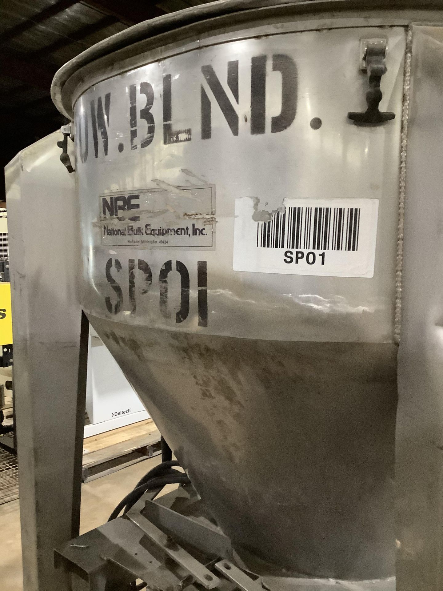 NATIONAL BULK EQUIPMENT AGITATED STAINLESS HOPPER TANK FEEDER - Image 2 of 2