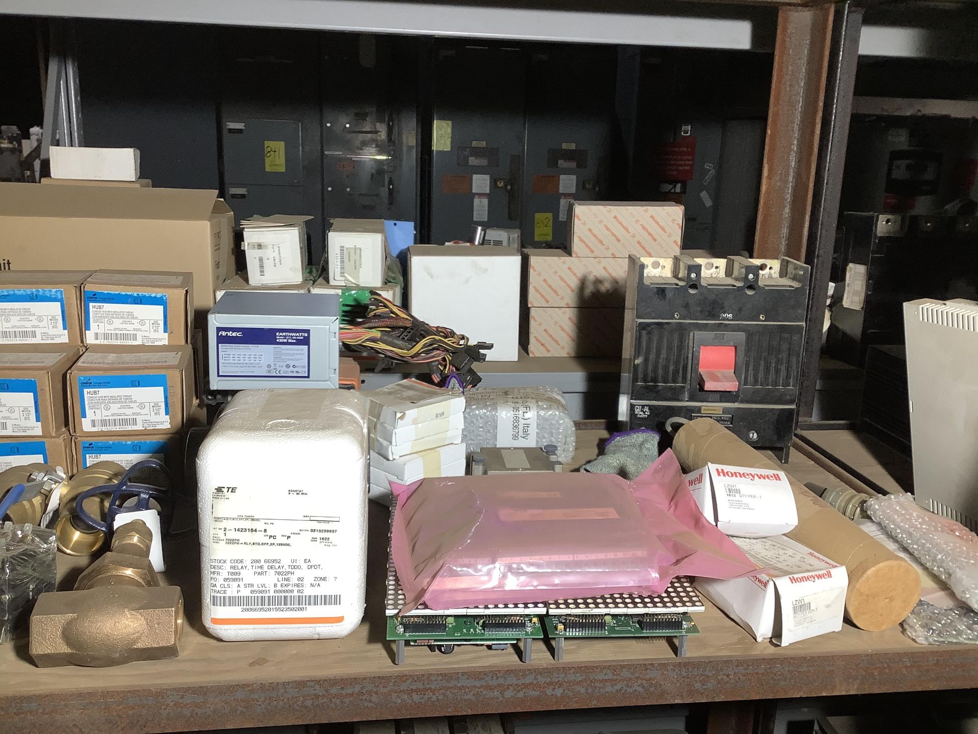 SHELVES OF MISCELLANEOUS MRO, VALVES, ELECTRICAL, ETC. - Image 4 of 4