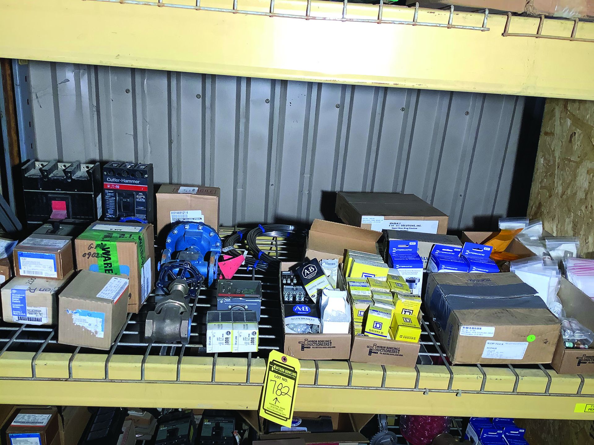 CONTENTS OF SHELF MISC MRO (VALVES, ELECTRICAL, MOTORS, ETC.) - Image 3 of 5