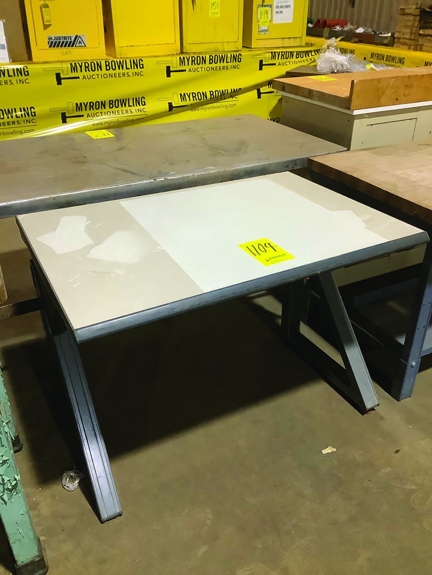 28''X42''X29'' LAB WORKING TABLE