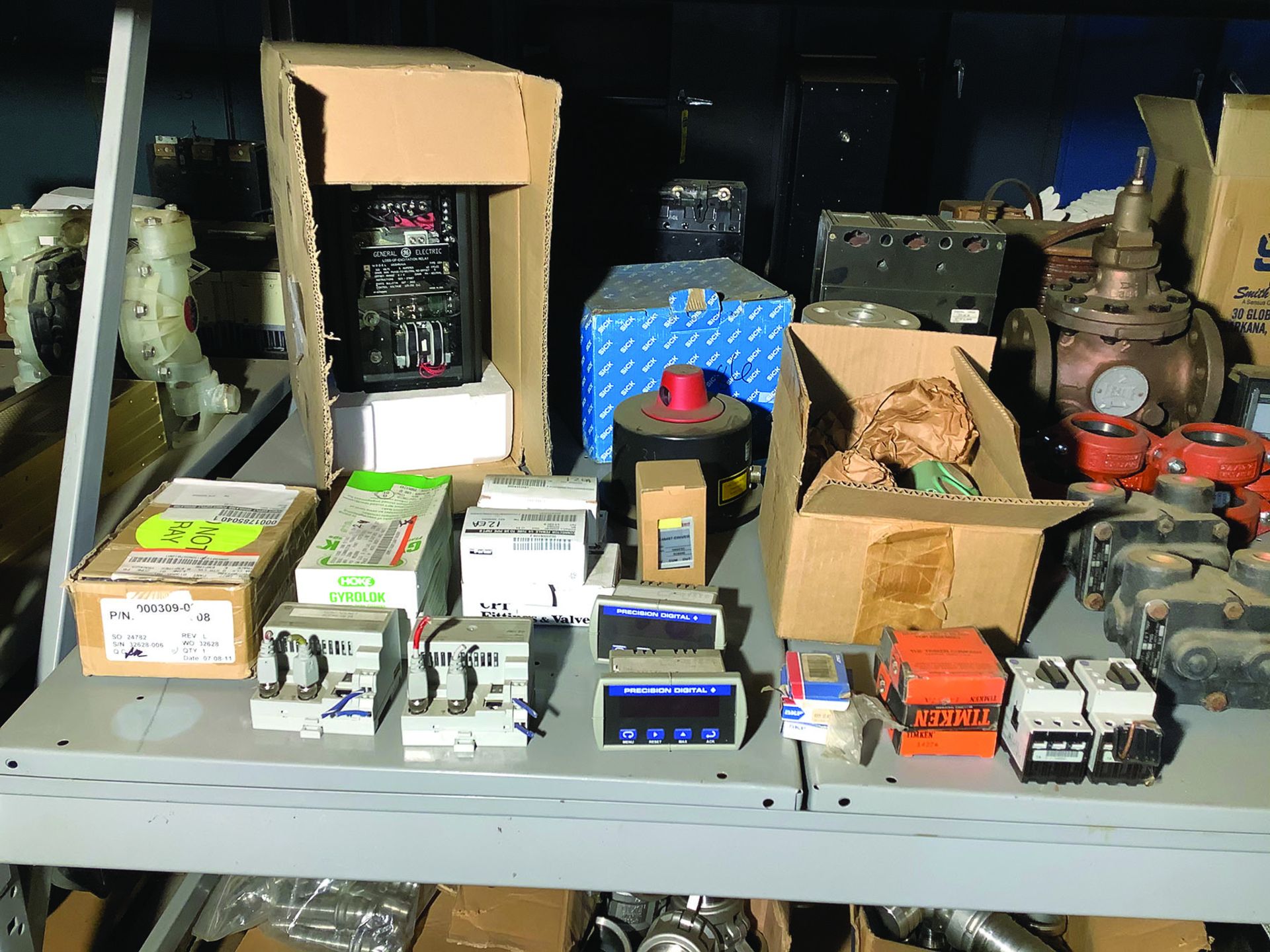 SHELVES OF MISCELLANEOUS MRO, VALVES, ELECTRICAL, ETC. - Image 2 of 4