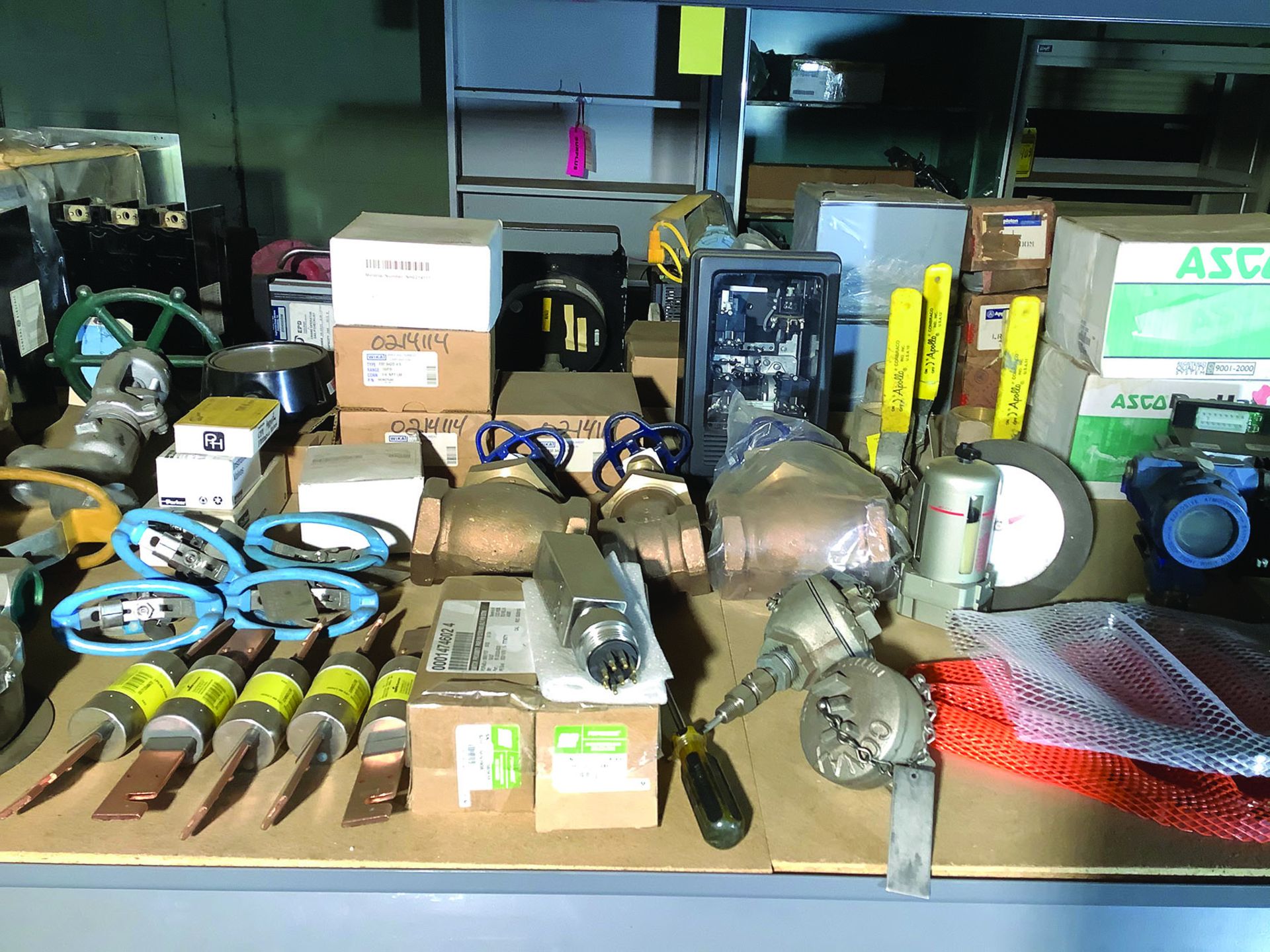 SHELVES OF MISCELLANEOUS MRO, VALVES, ELECTRICAL, ETC. - Image 3 of 4