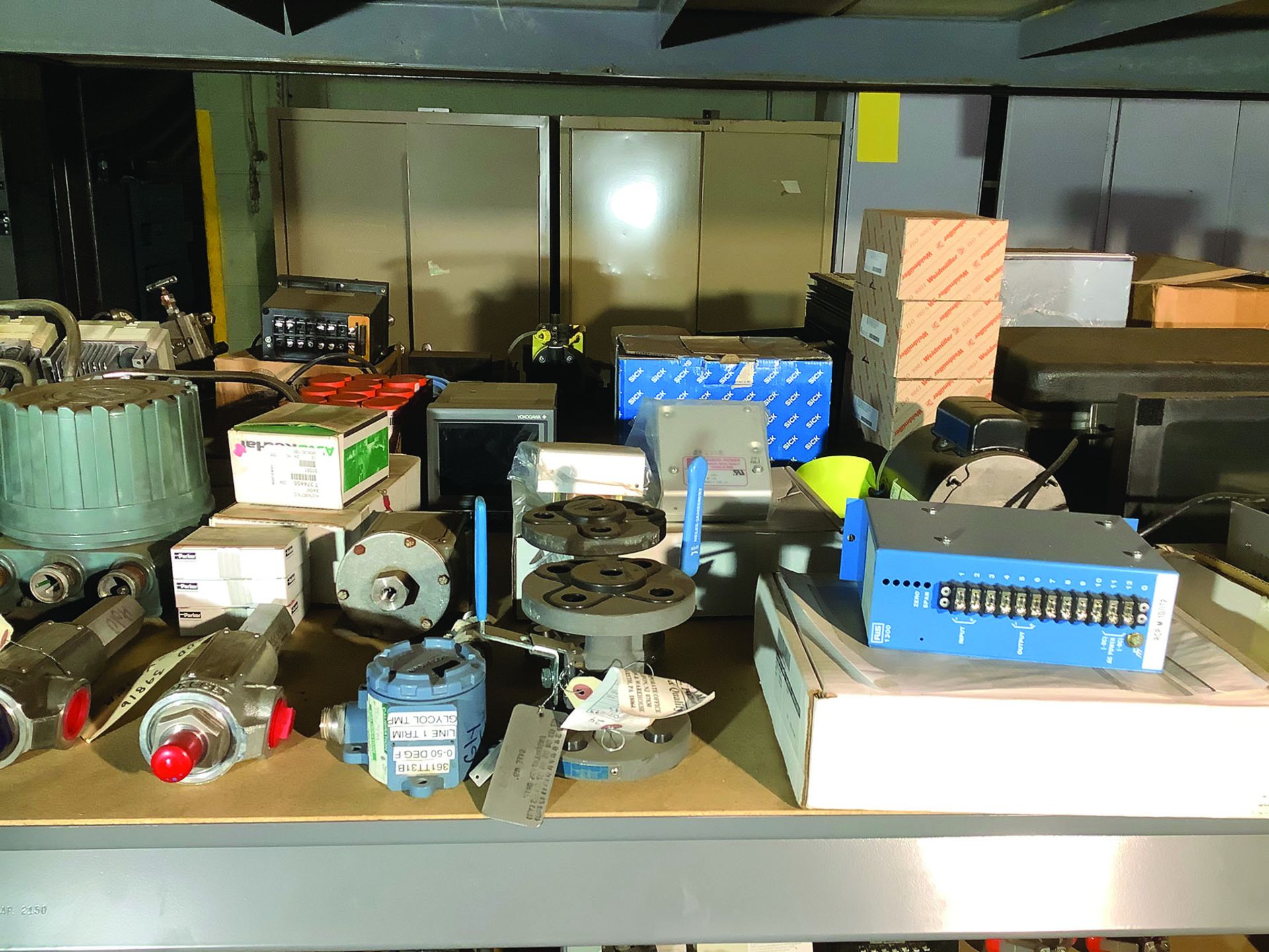 SHELVES OF MISCELLANEOUS MRO, VALVES, ELECTRICAL, ETC. - Image 3 of 4