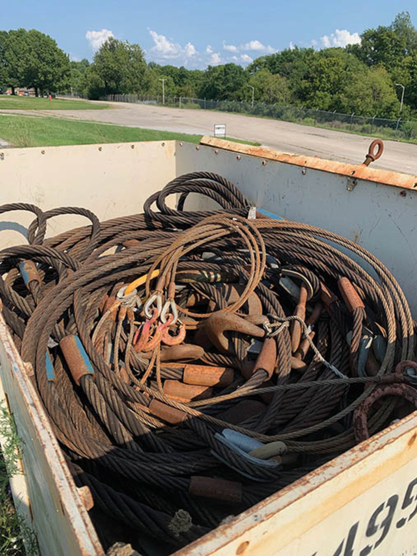 ASSORTED HEAVY DUTY CABLE RIGGING IN STEEL CRATE