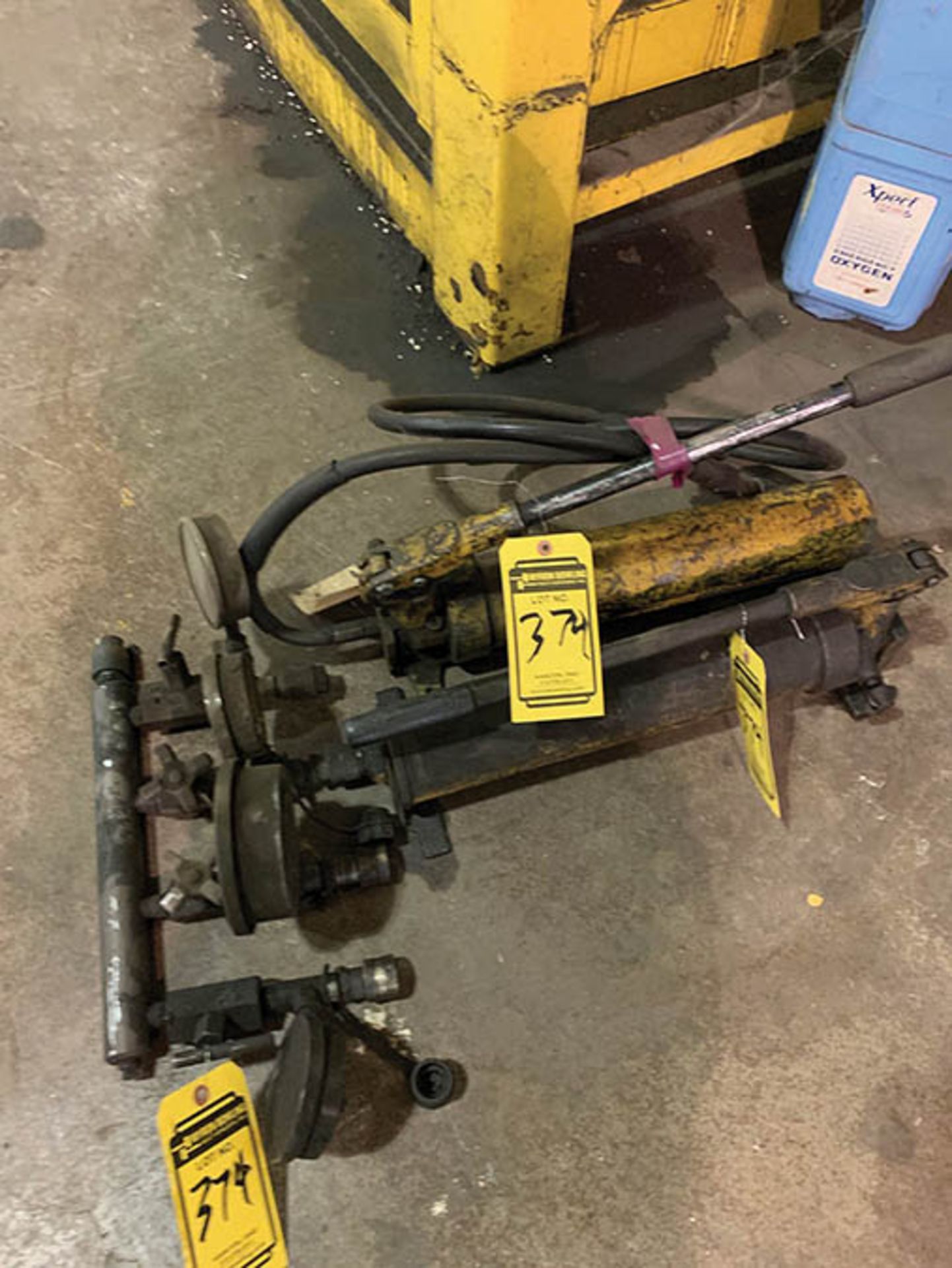 ASSORTED ENERPAC AND SIMPLEX HYDRAULIC JACKS AND HAND CRANK JACKS - Image 2 of 2