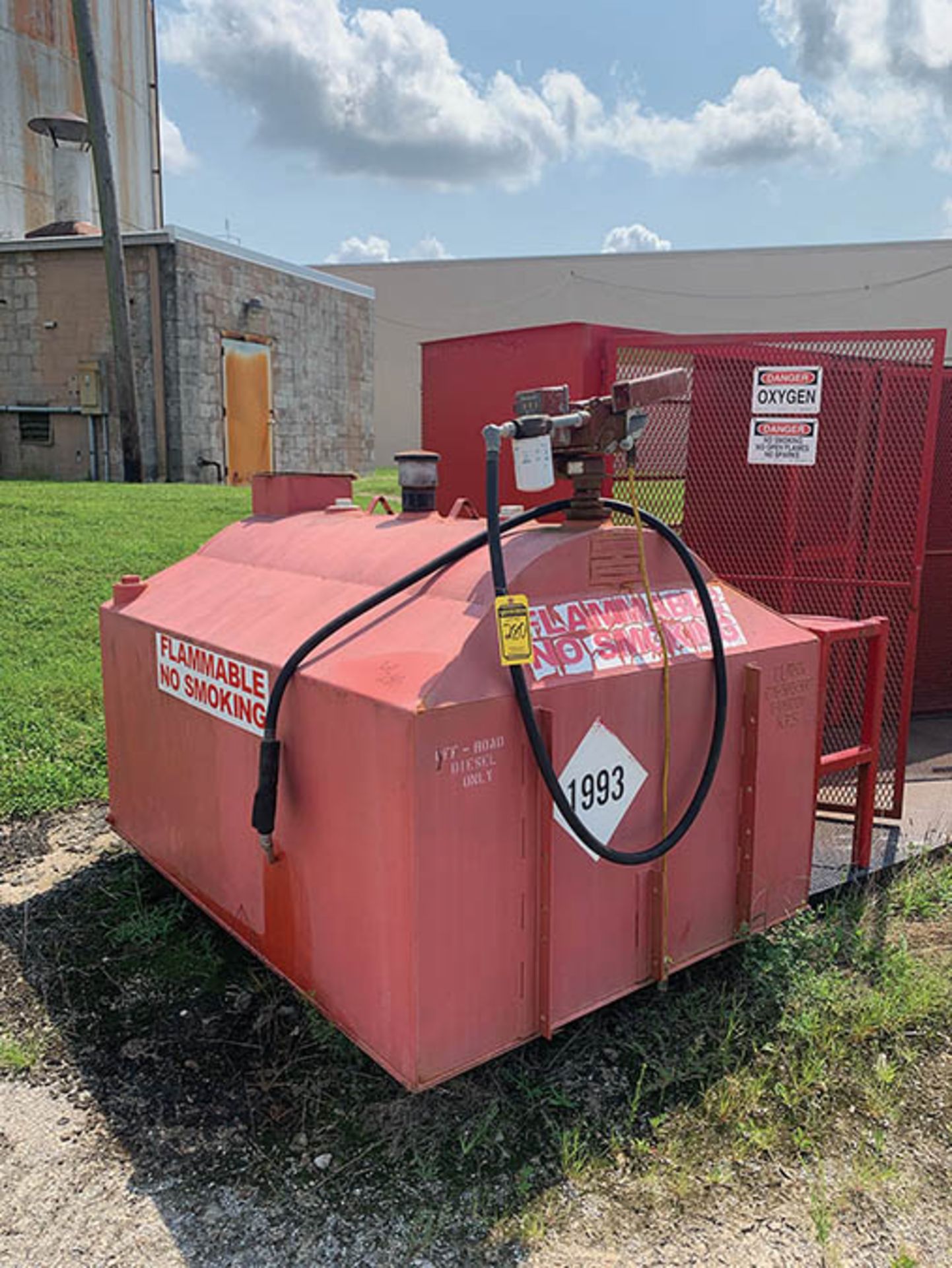 550 GAL. FUEL TANK WITH TUTHILL ELECTRIC PUMP