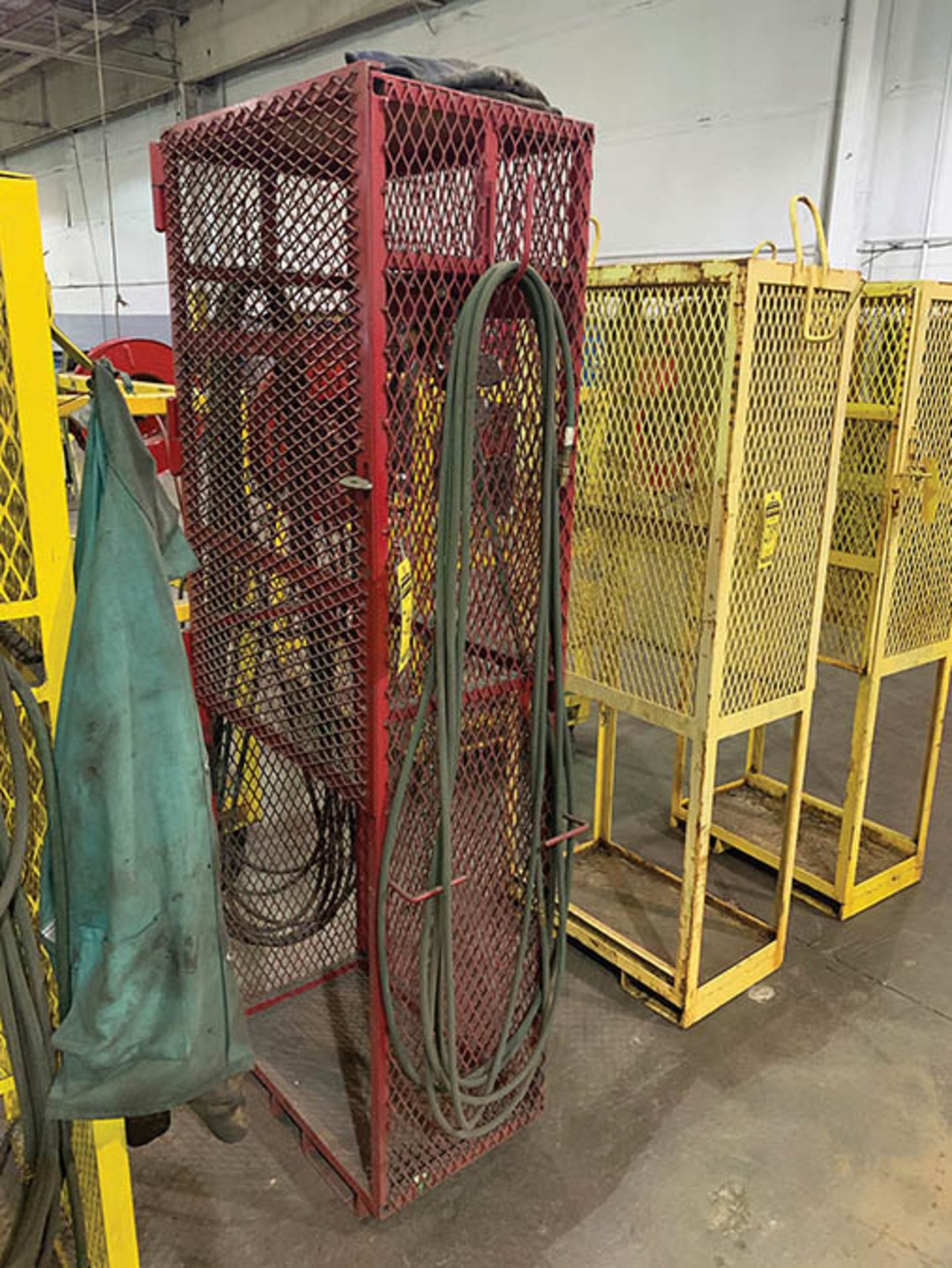 PORTABLE OXY-ACETYLENE CAGE W/ FORK HOLES