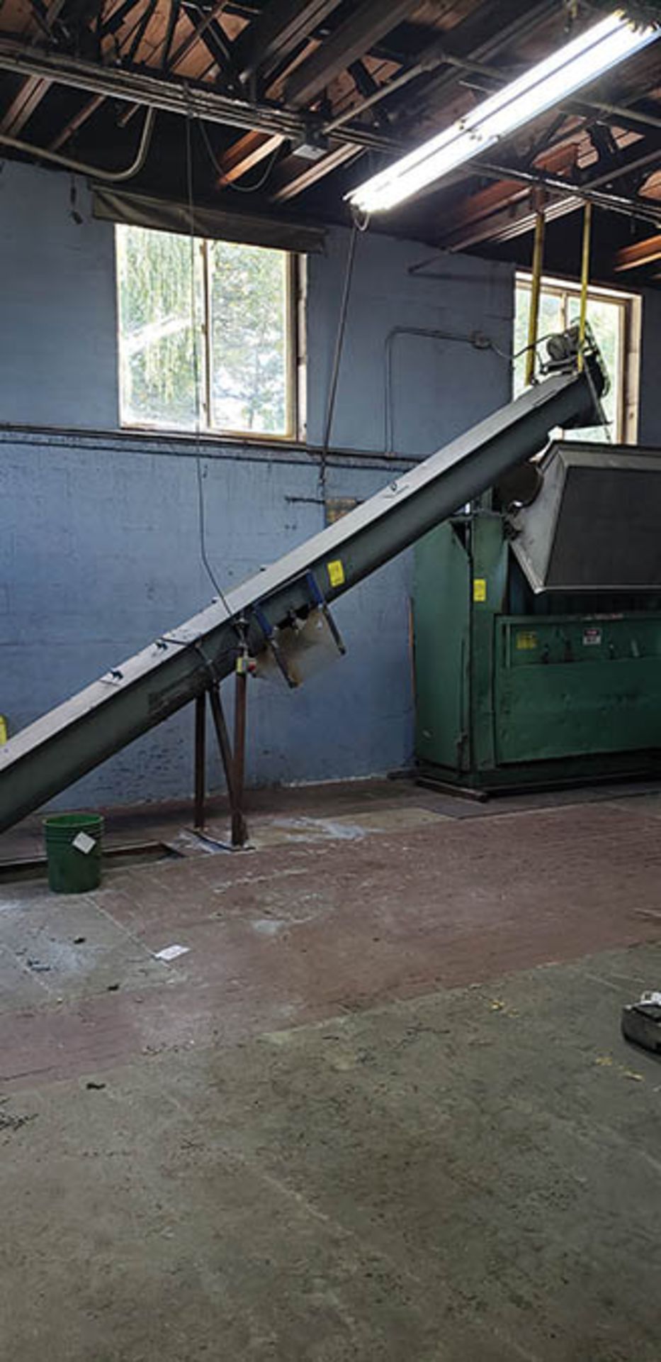 ECONOMY CARDBOARD BALER, W/ AUGER CONVEYOR - Image 4 of 4