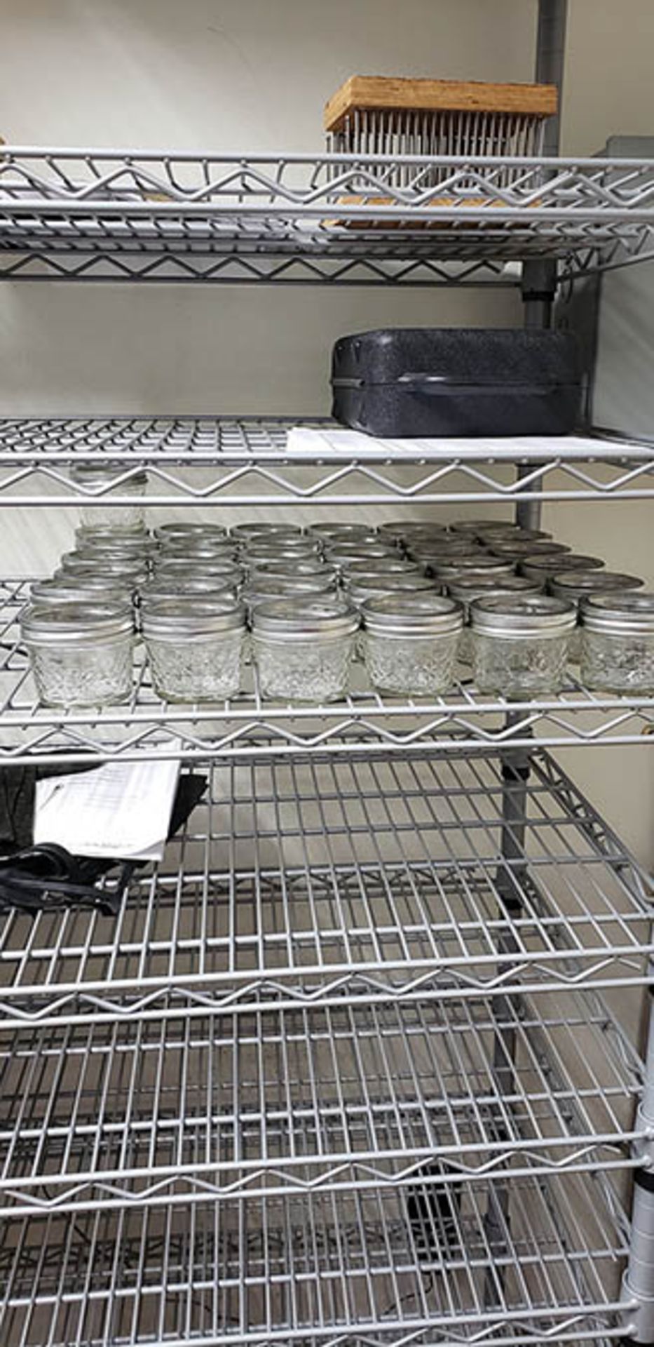 AATCC CROCKOMETER MODEL CM.5, 200G ELECTRONIC BALANCE MACHINE, ACCULAB SCALE W/ TABLE & METRO RACK - Image 5 of 5