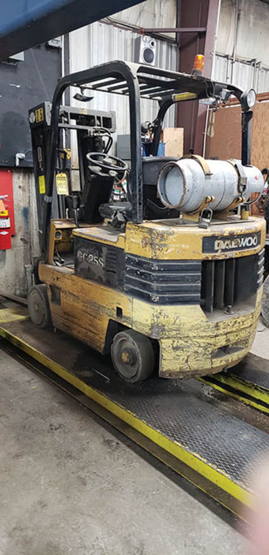 DAEWOO 5,000 LB. CAP. LPG FORKLIFT, MODEL GC255-2, 3-STAGE MAST, 241'' MAX. LOAD HEIGHT, S/N 06-