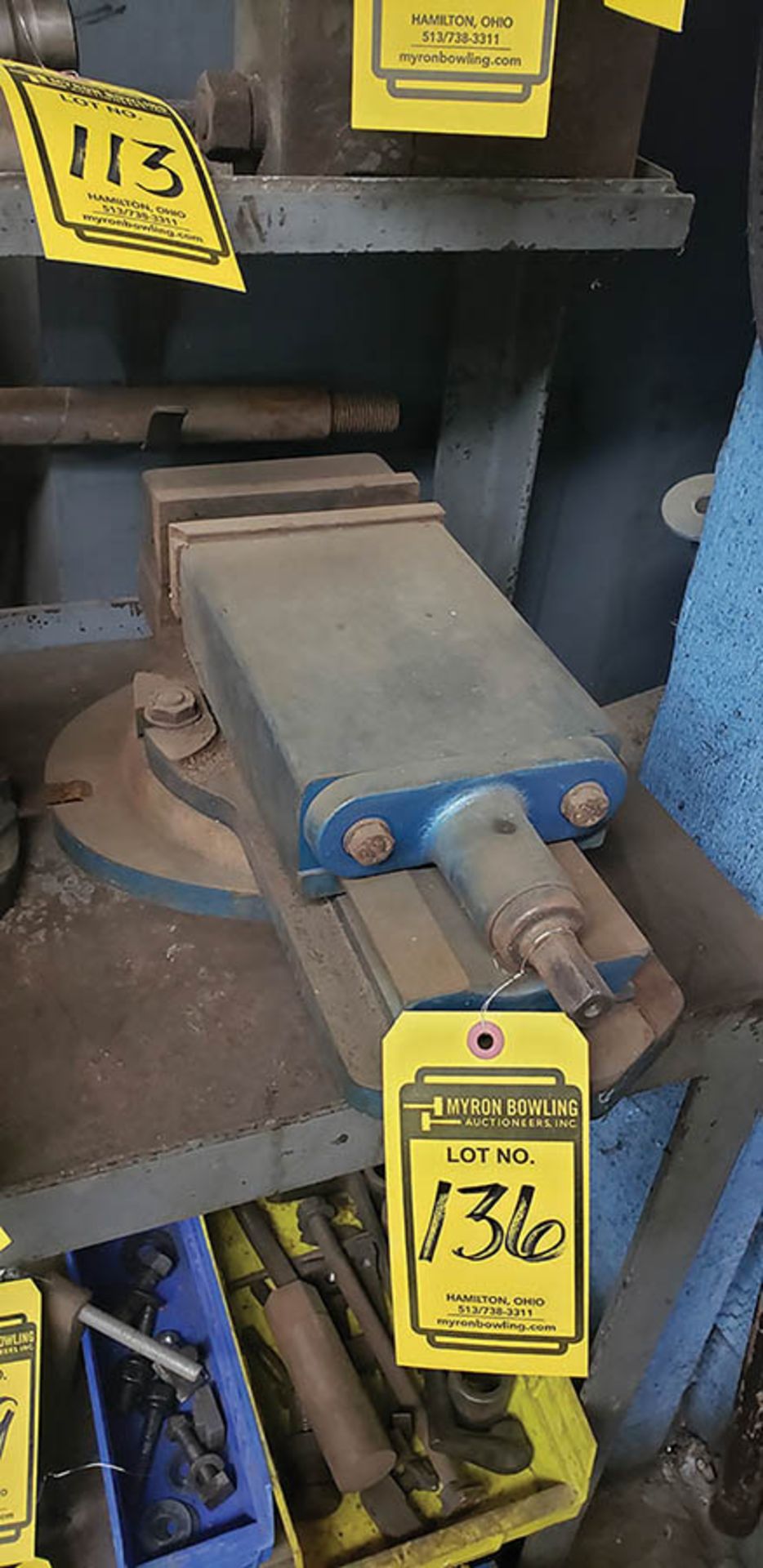 6'' MACHINE VISE ON ROTARY BASE