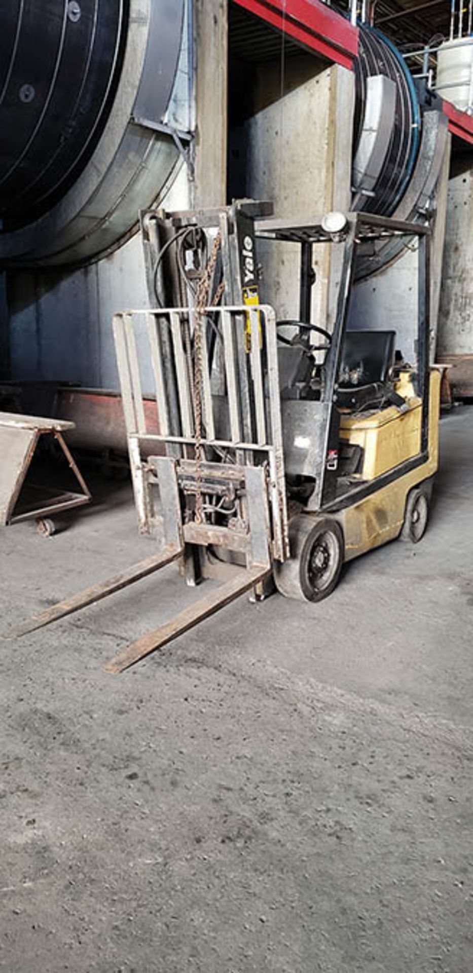 2004 YALE 4,000 LB. CAP. LPG FORKLIFT, MODEL GLC040, 2-STAGE MAST, 127.2'' MAX. LOAD HEIGHT, SOLID