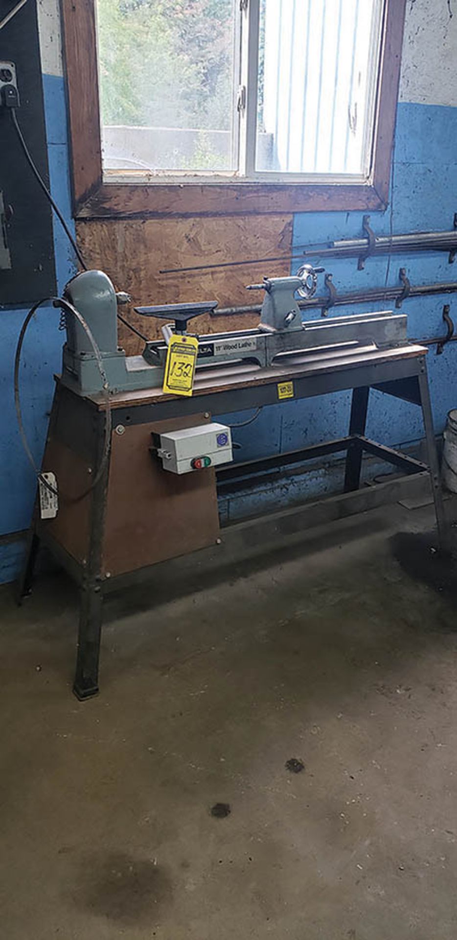 DELTA 11'' WOOD LATHE